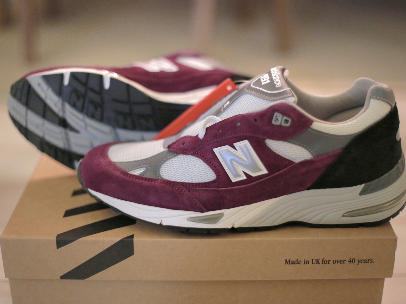 New Balance 991 Made in UK Bright Renaissance Grape Juice 착용 스타일 - 4