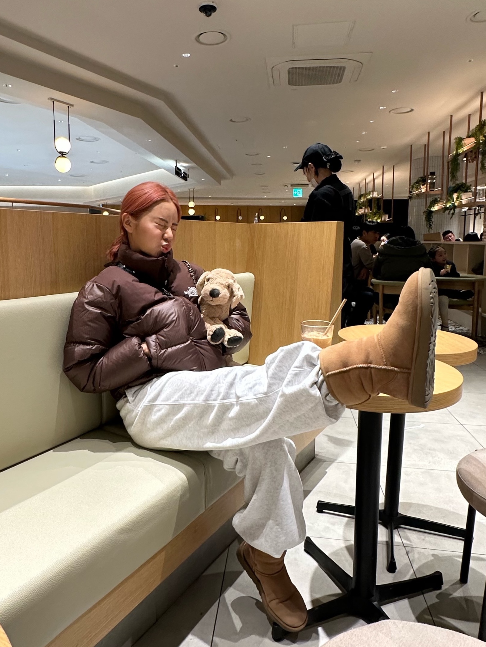 (W) The North Face White Label Novelty Nuptse Down Jacket Cocoa Brown, UGG Classic Short Boots Chestnut 착용 스타일 - 2