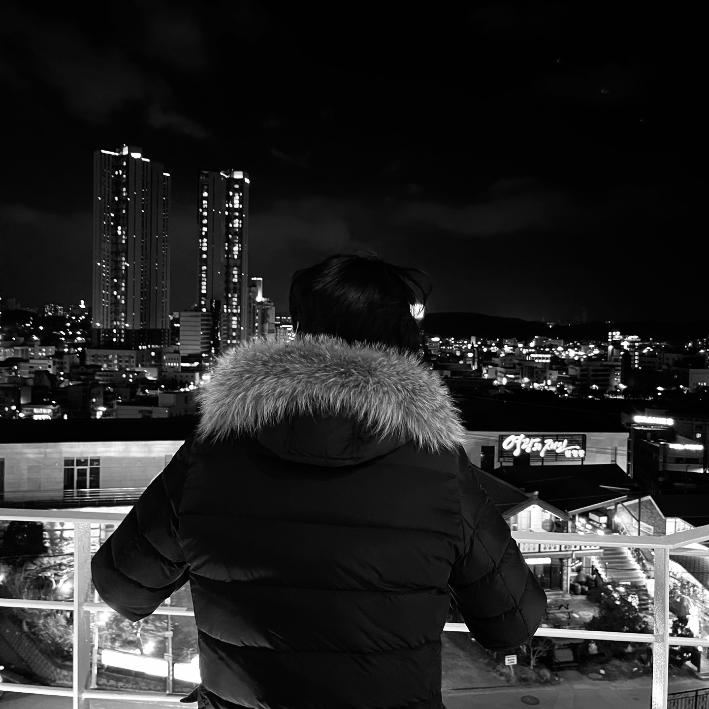 Moncler Mayaf Short Down Jacket Black - 23FW 착용 스타일