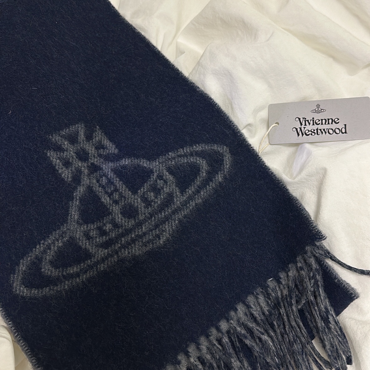 Vivienne Westwood Double Face Single Orb Muffler Navy Blue 착용 스타일 - 1