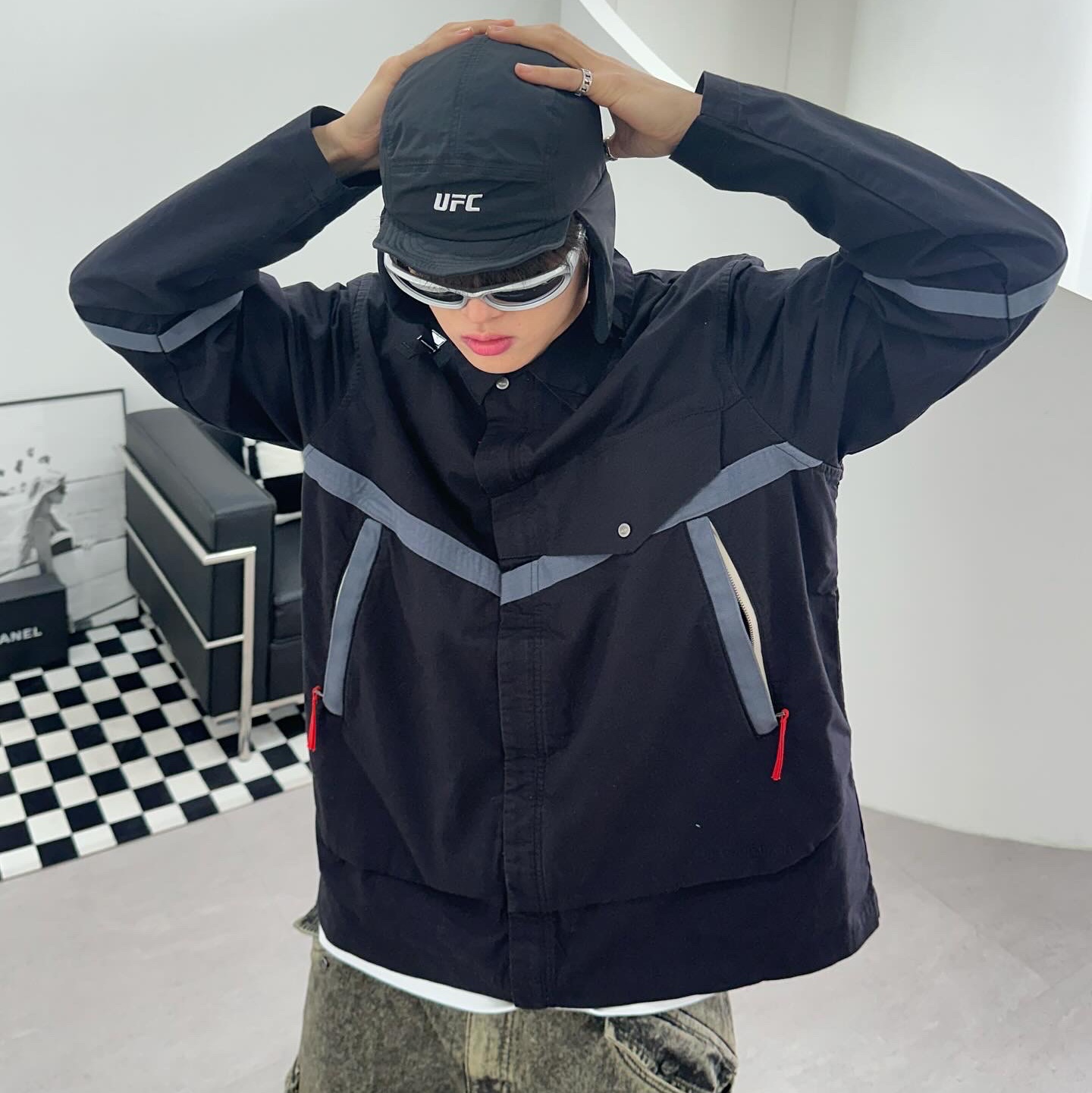 Balenciaga Defender Sneakers Black, Balenciaga Swift Oval Sunglasses Silver 착용 스타일 - 4