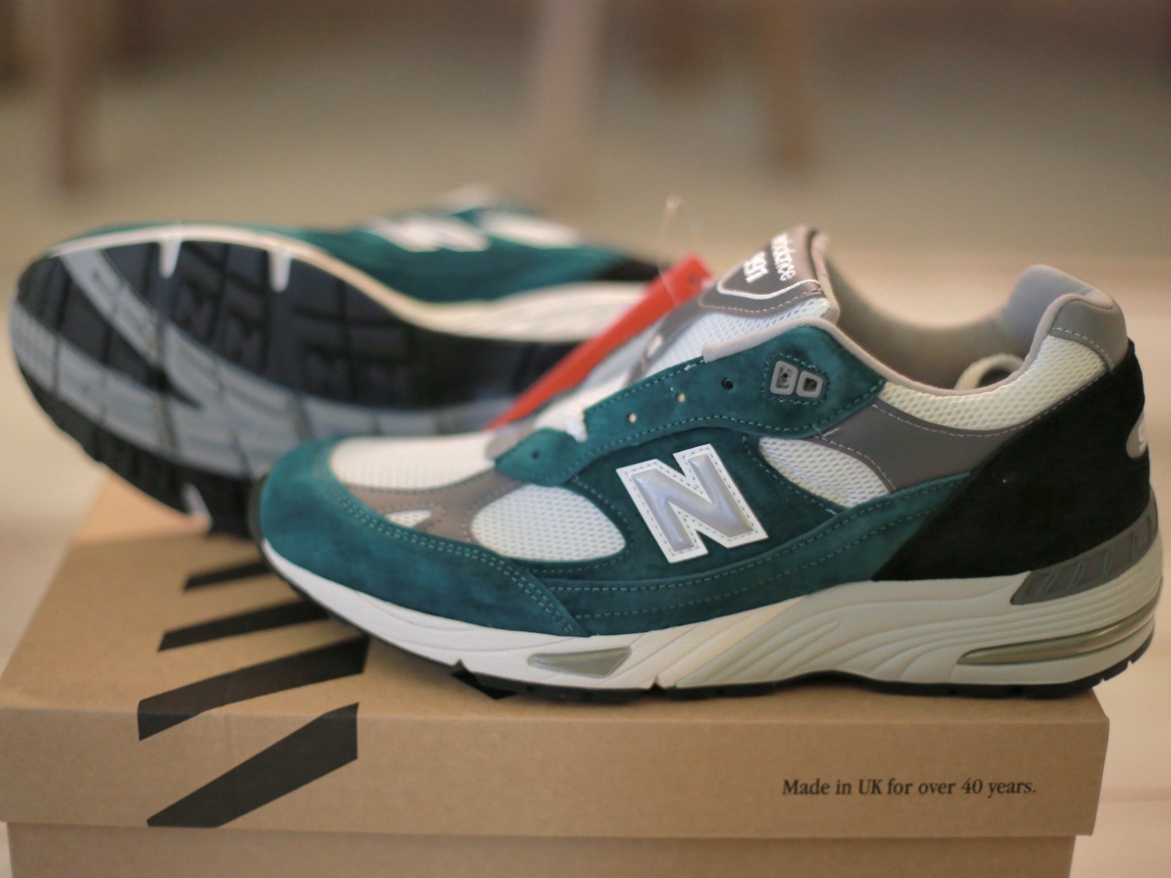 New Balance 991 Made in UK Bright Renaissance Pacific, New Balance 991 Made in UK Bright Renaissance Grape Juice 착용 스타일 - 4
