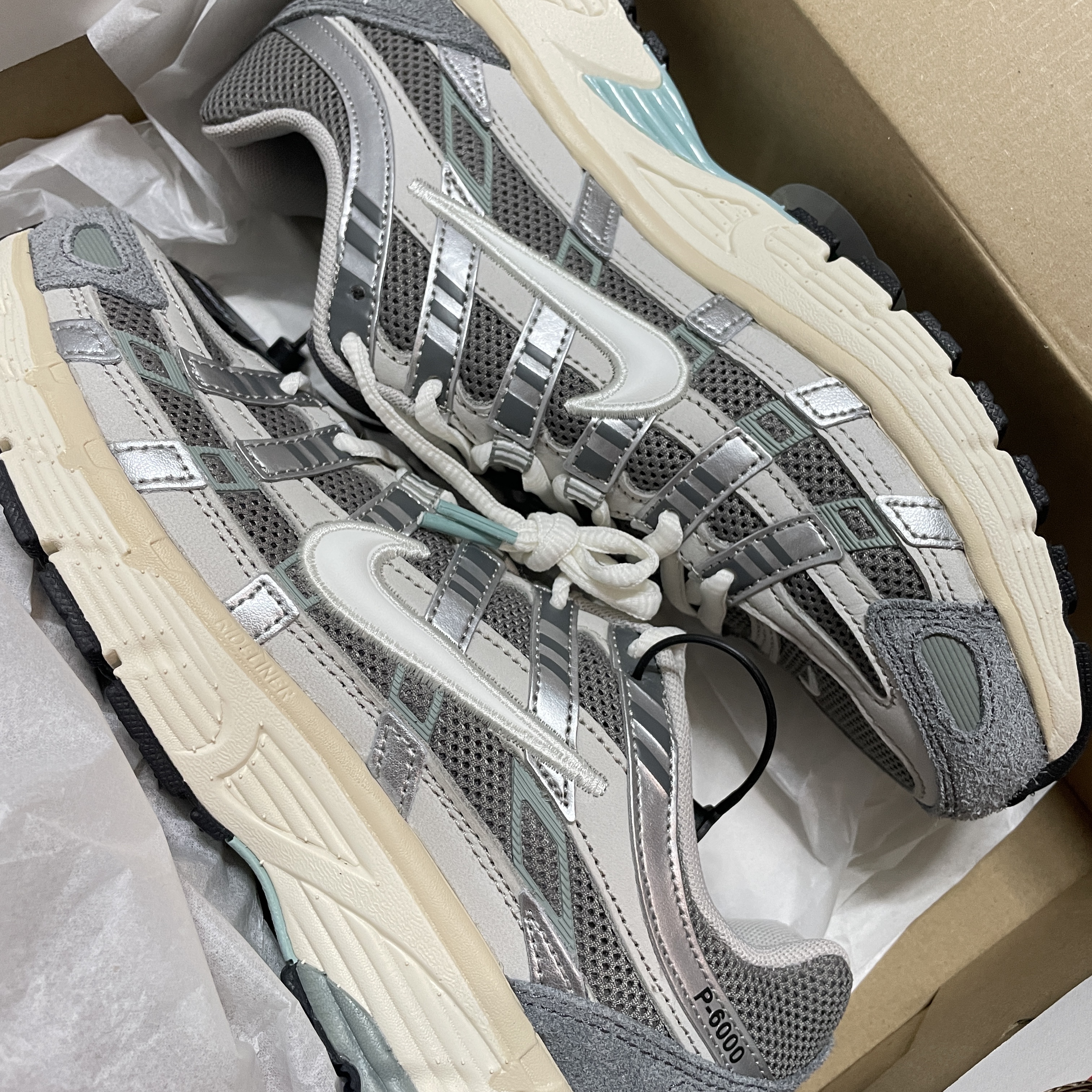 Nike P-6000 Flat Pewter Light Iron Ore 착용 스타일