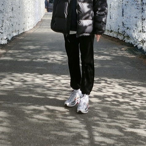 (W) Nike P-6000 Metallic Silver Red 착용 스타일