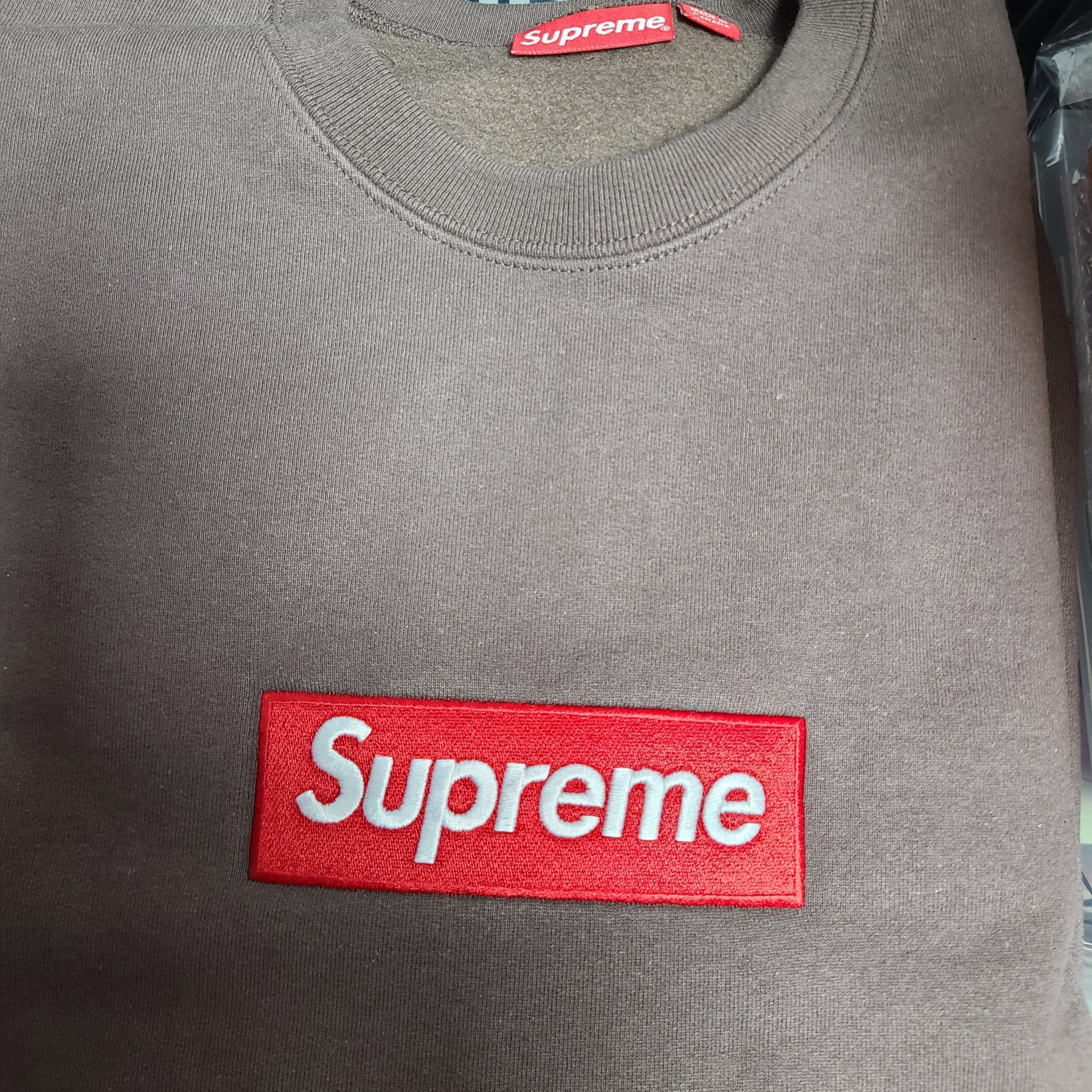 Supreme Box Logo Crewneck Brown - 22FW 착용 스타일 - 1