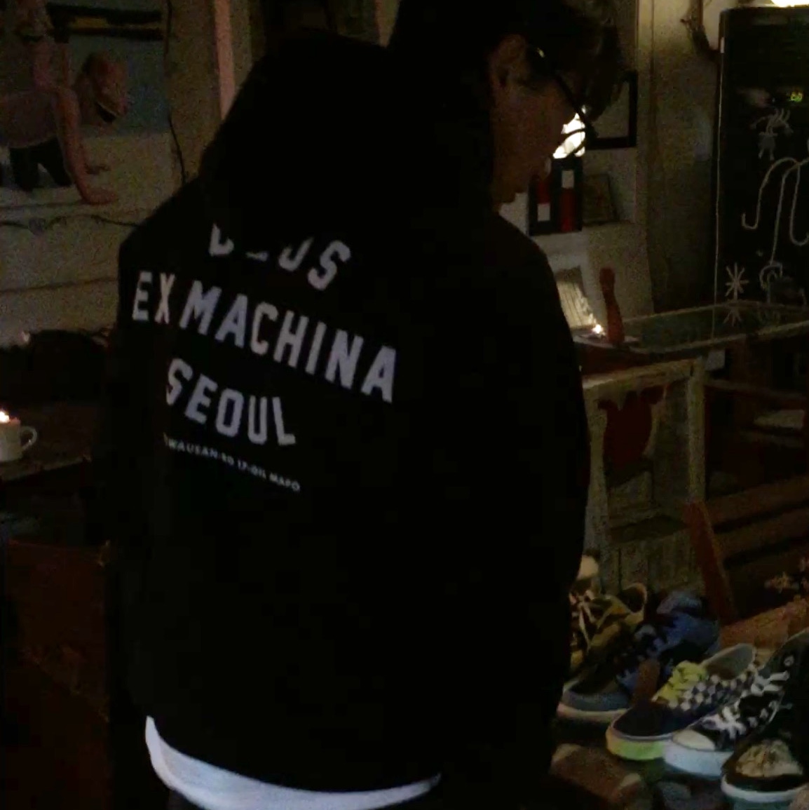 Deus Ex Machina Seoul Address Hoodie Black 착용 스타일