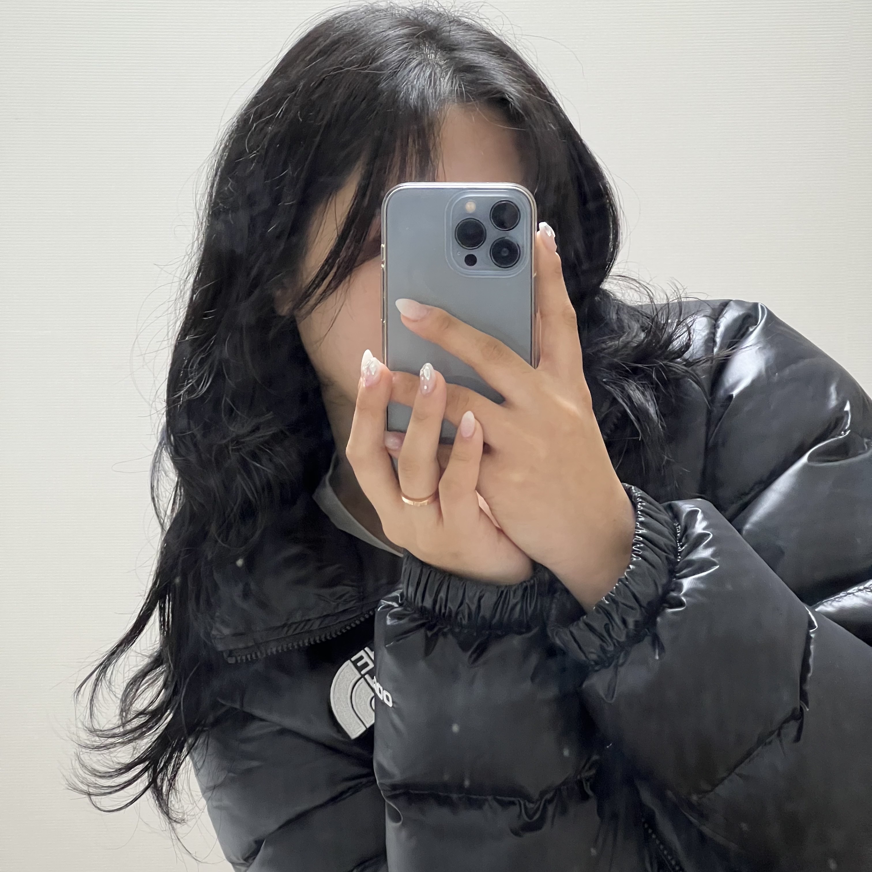 (W) The North Face Nuptse Short Jacket TNF Black 착용 스타일 - 1