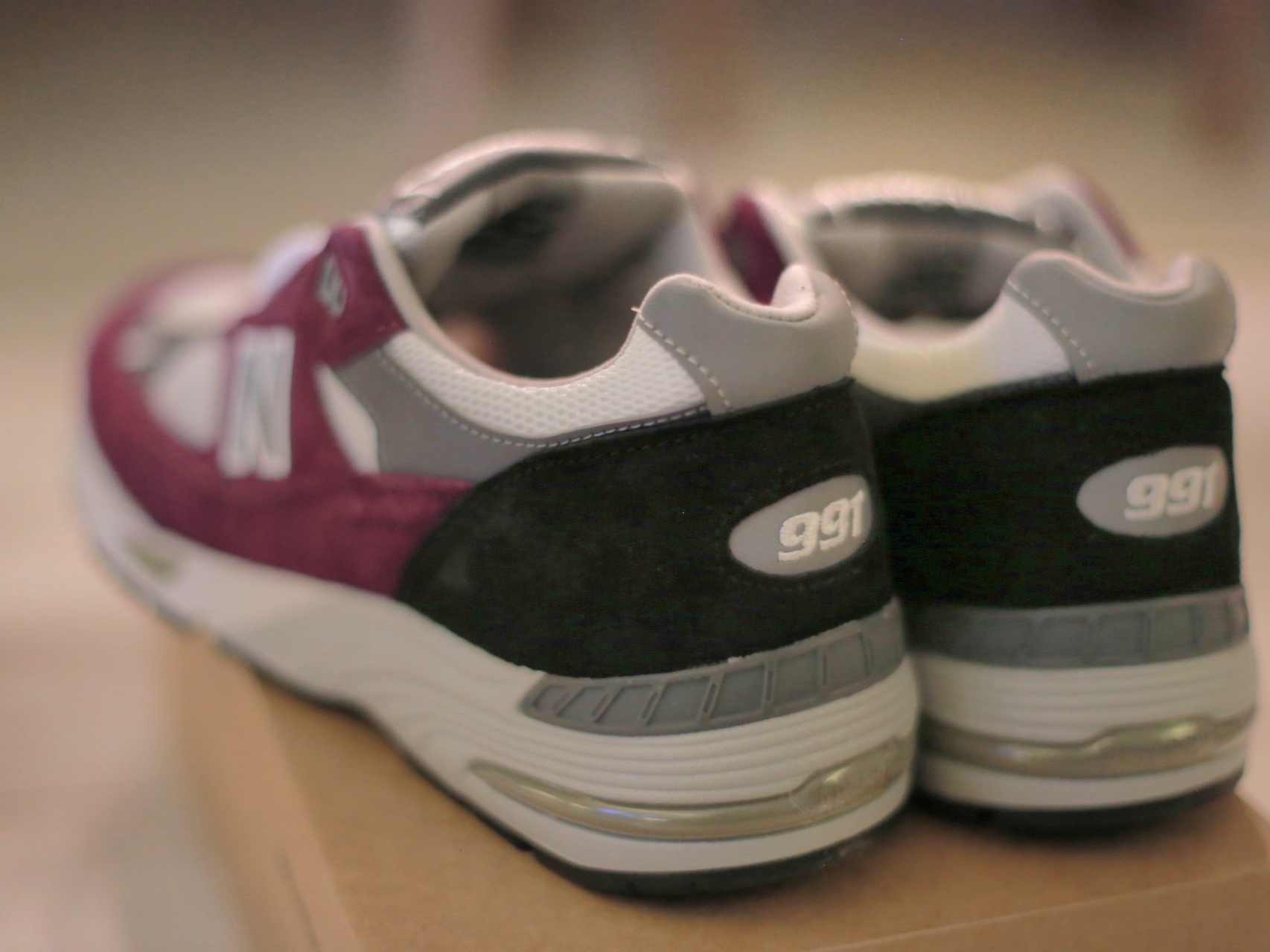 New Balance 991 Made in UK Bright Renaissance Grape Juice 착용 스타일 - 3