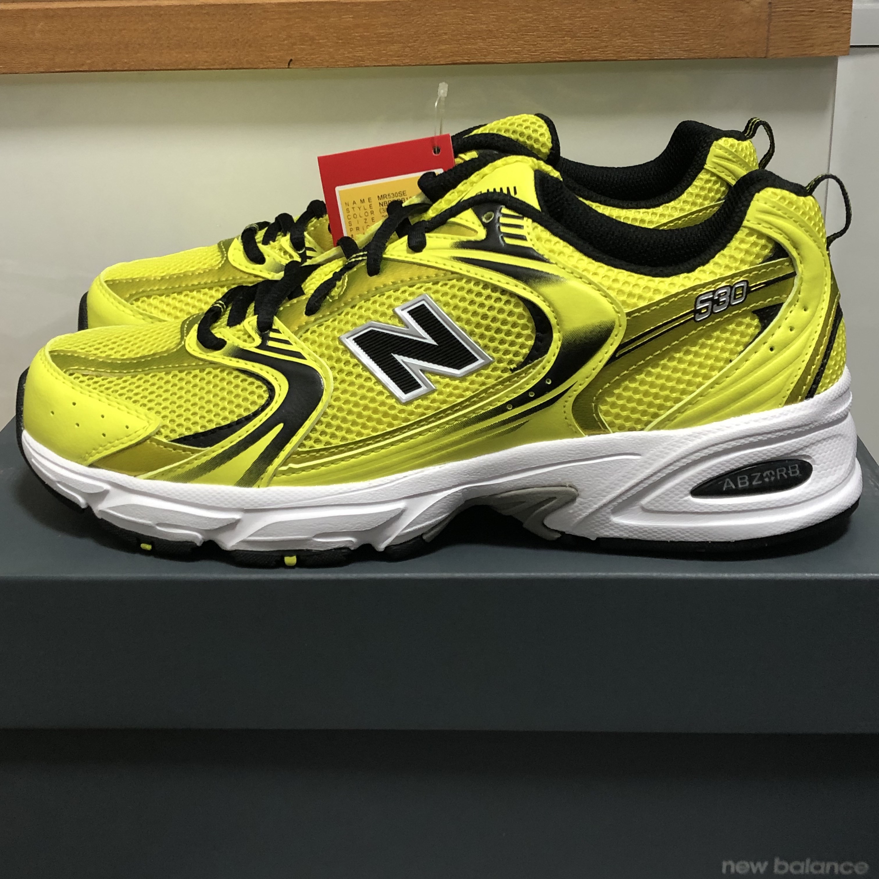 New Balance 530 Yellow 착용 스타일