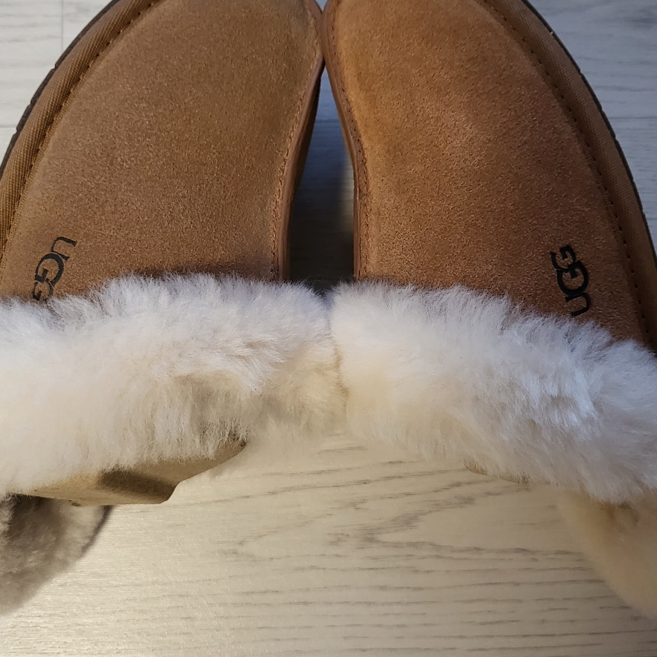 (W) UGG Scuffette II Slipper Chestnut 착용 스타일 - 1