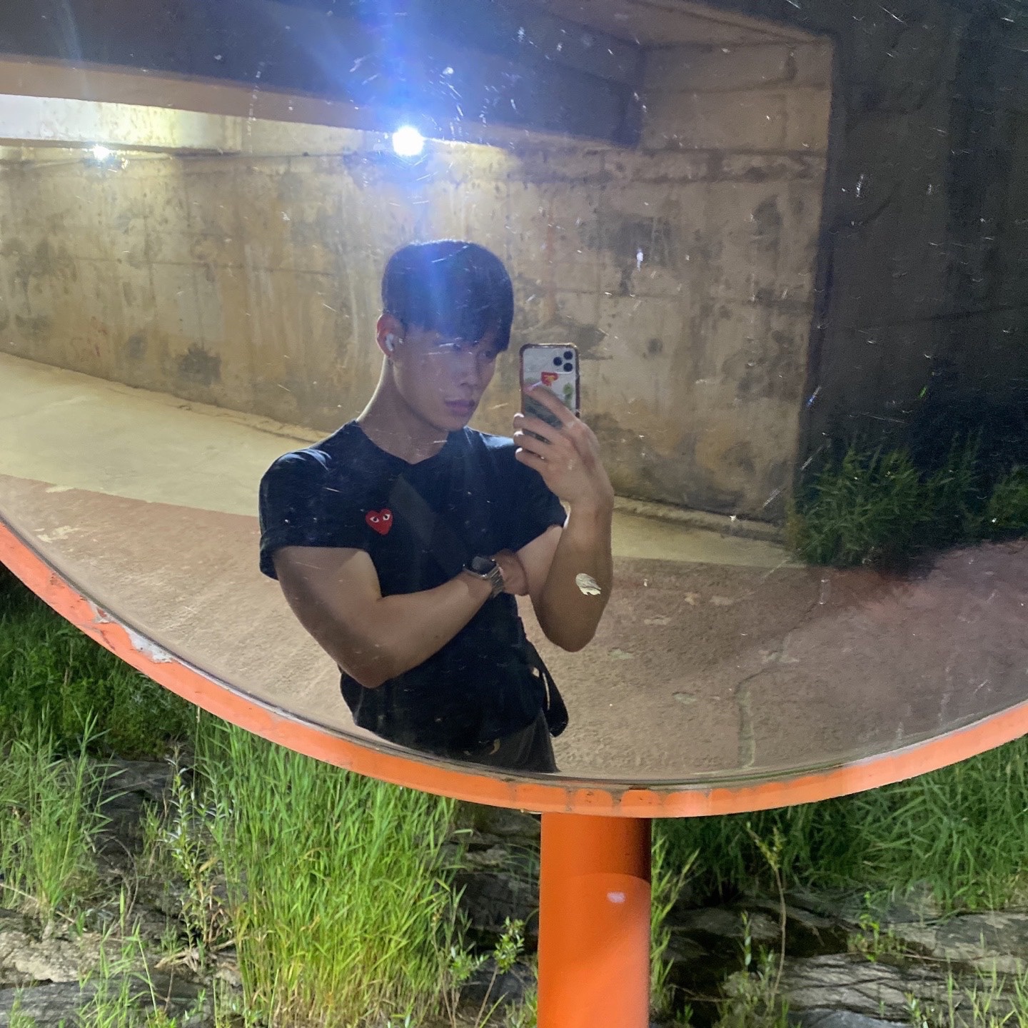 Play Comme des Garcons Red Heart T-Shirt Black, Apple Watch SE 2023 44mm GPS Midnight Aluminium Case with Sport Loop Midnight (Korean Ver.) 착용 스타일