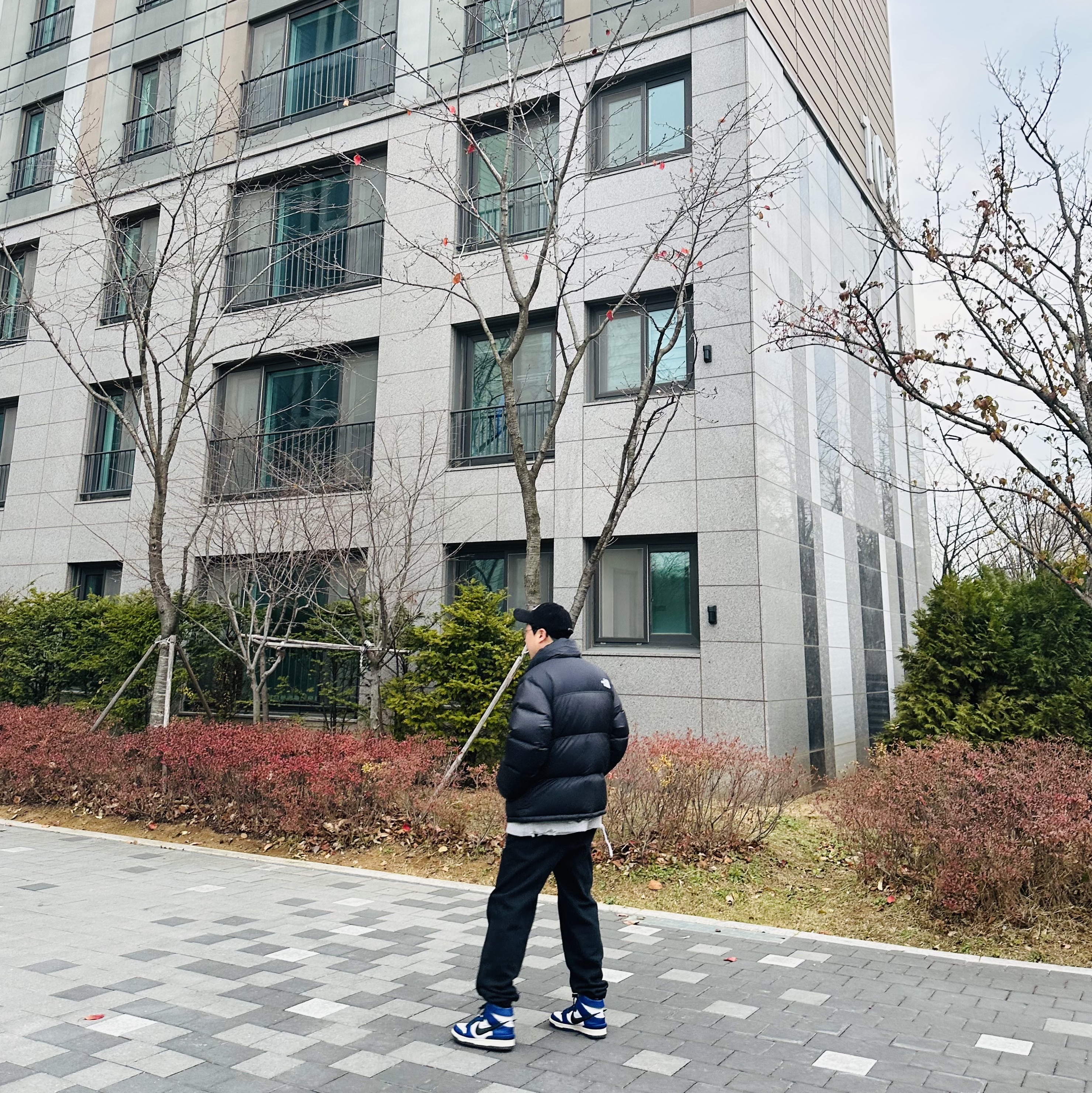 Emis Corduroy Wappen Ball Cap Black, The North Face 1996 Eco Nuptse Jacket Black 착용 스타일 - 3