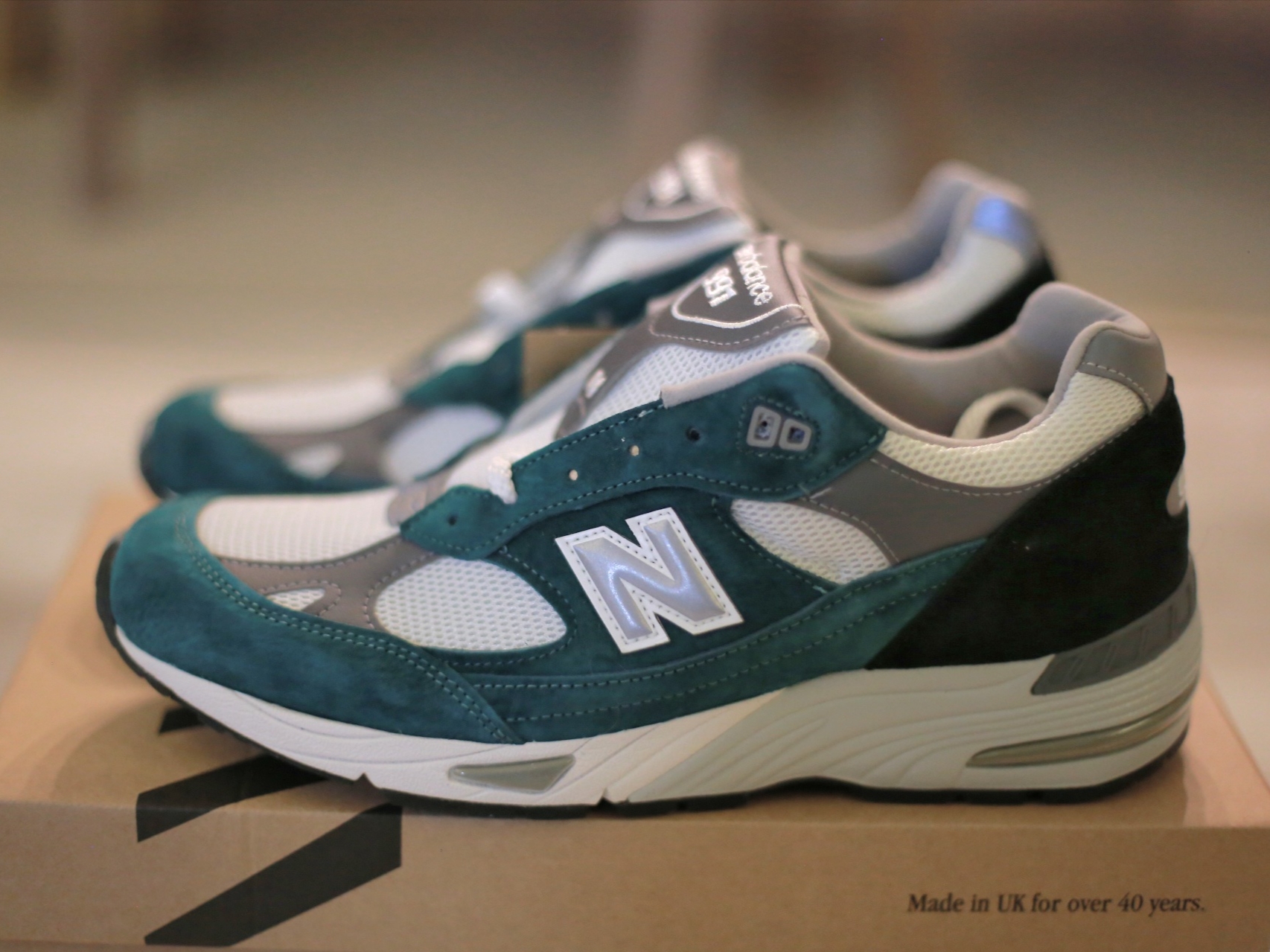 New Balance 991 Made in UK Bright Renaissance Pacific, New Balance 991 Made in UK Bright Renaissance Grape Juice 착용 스타일 - 1