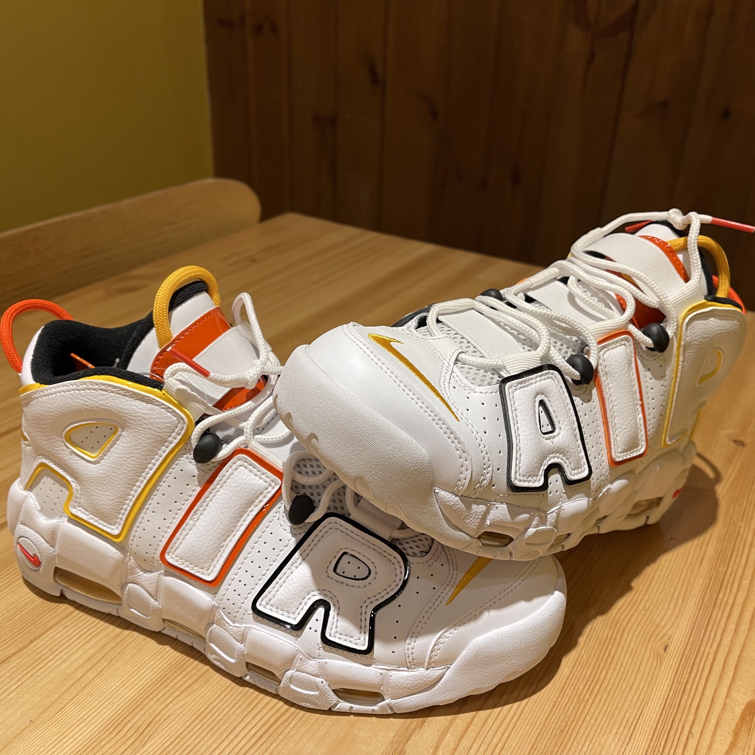 Nike Air More Uptempo Rayguns 착용 스타일 - 5
