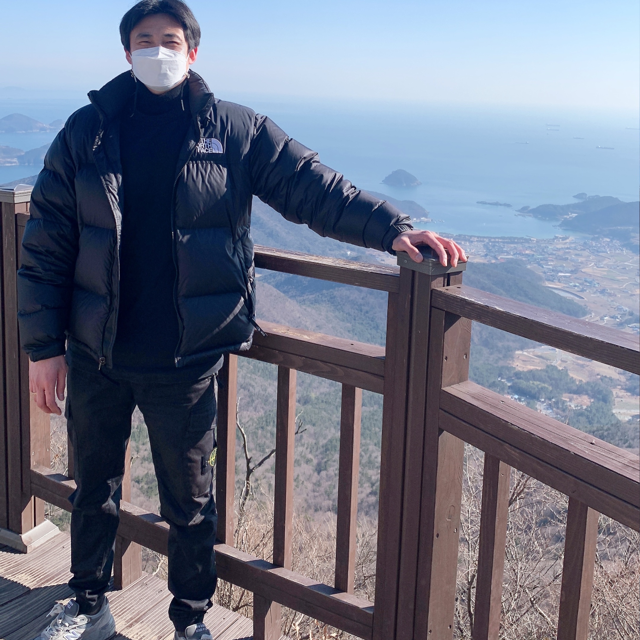 The North Face 1996 Eco Nuptse Jacket Black 착용 스타일