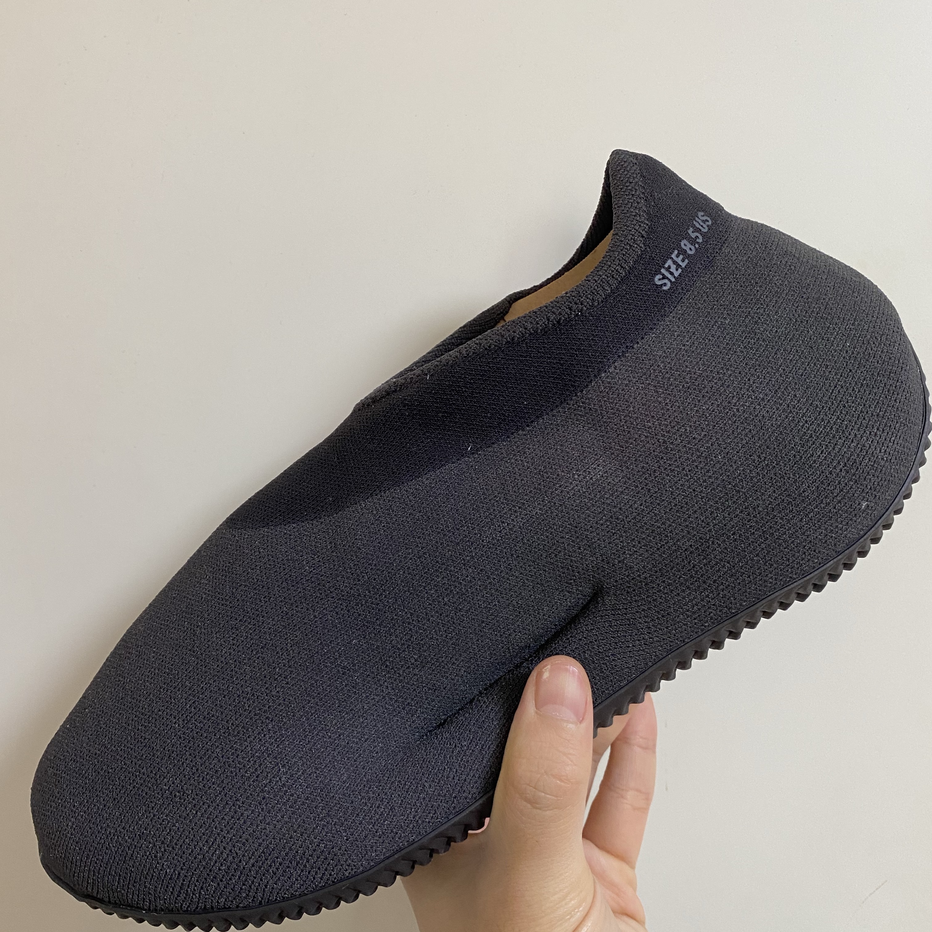 Adidas Yeezy Knit RNR Fade Onyx 착용 스타일