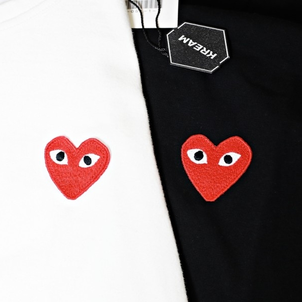 Play Comme des Garcons LS T-Shirt Black, Play Comme des Garcons Red Heart T-Shirt White 착용 스타일