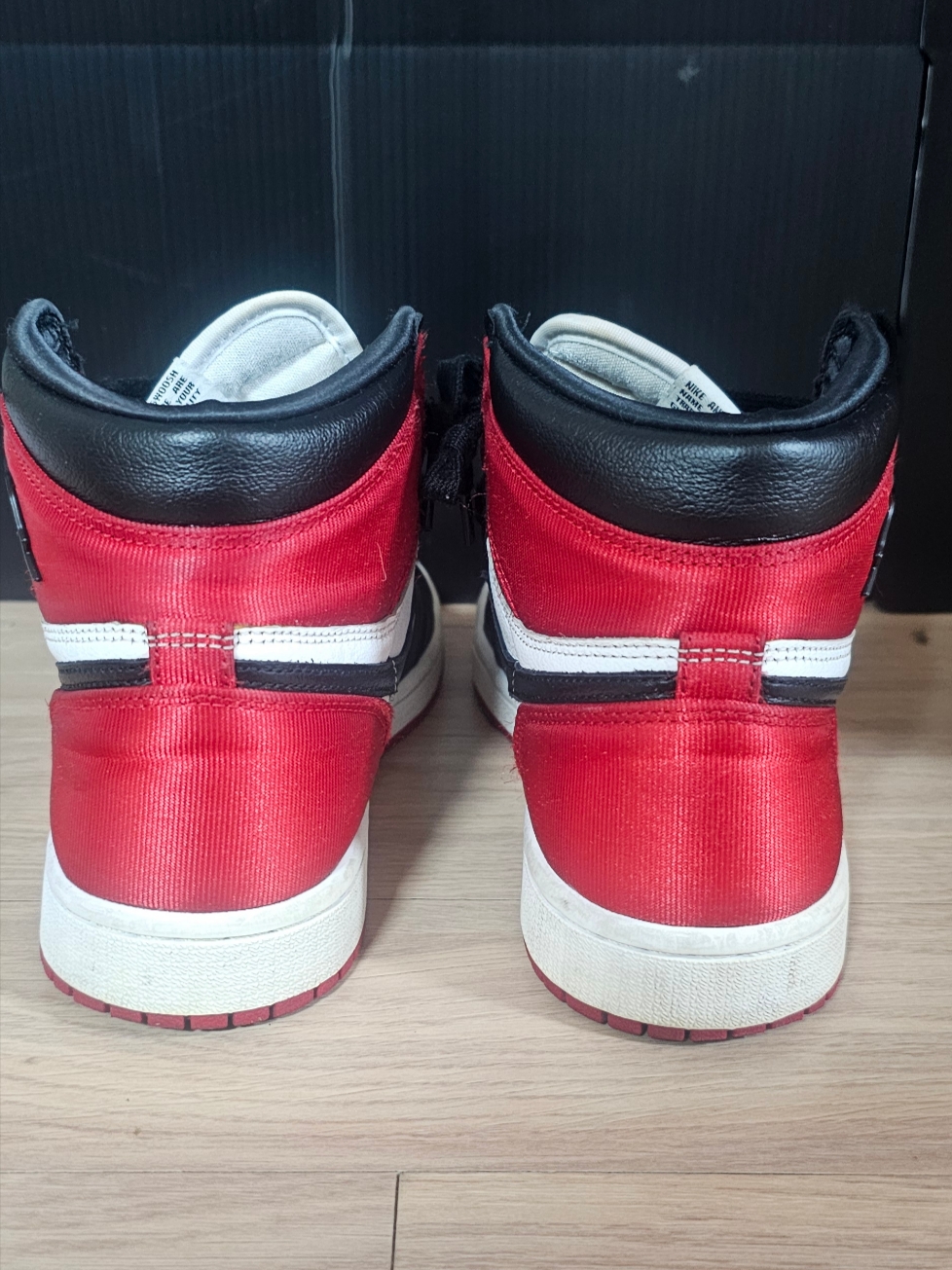 (W) Jordan 1 Retro High Satin Black Toe 착용 스타일 - 4