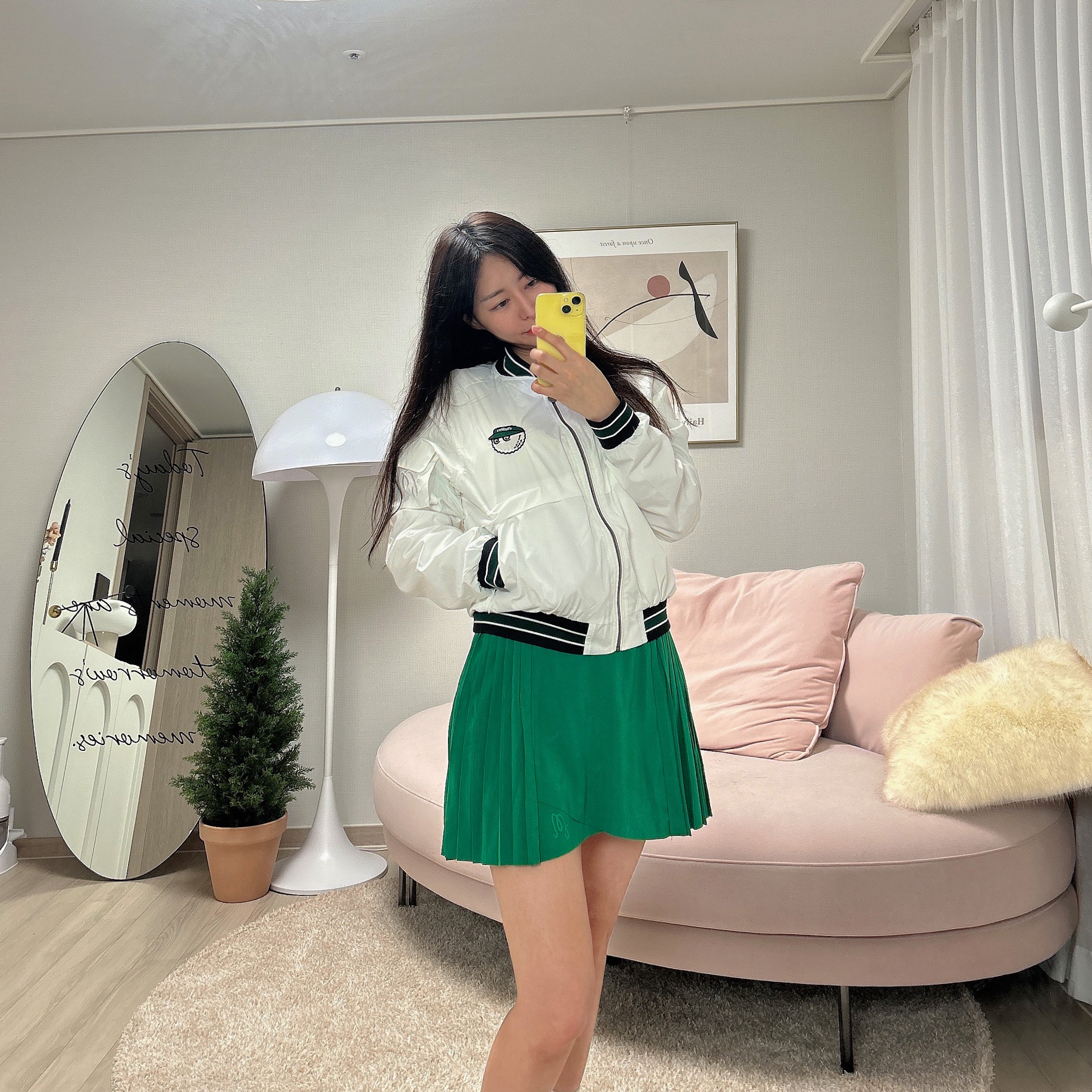 (W) Malbon Golf Teeing Pleats Skirt Green, (W) Malbon Golf Blow Stadium Jacket Beige 착용 스타일 - 2