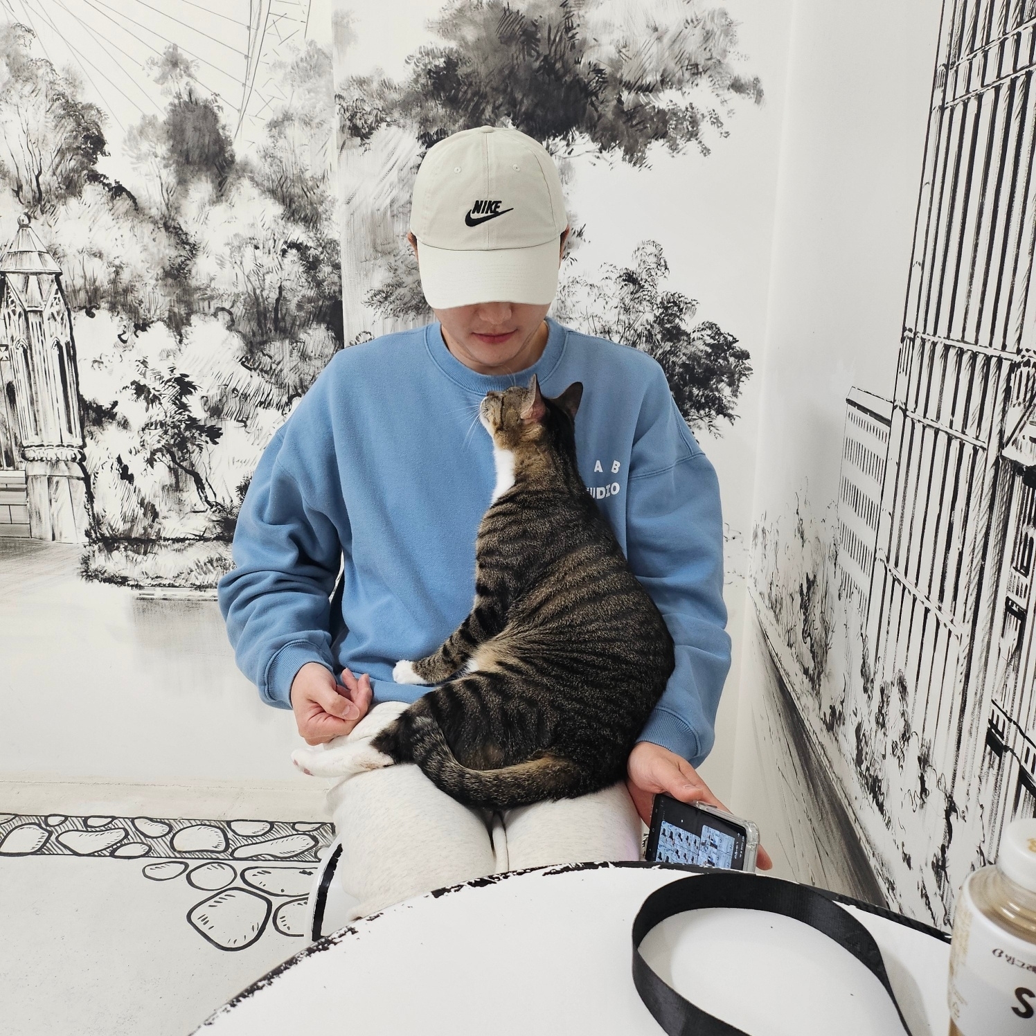 IAB Studio Crewneck Sky Blue, Essentials 1977 Sweatpants Light Oatmeal - 22SS 착용 스타일 - 1