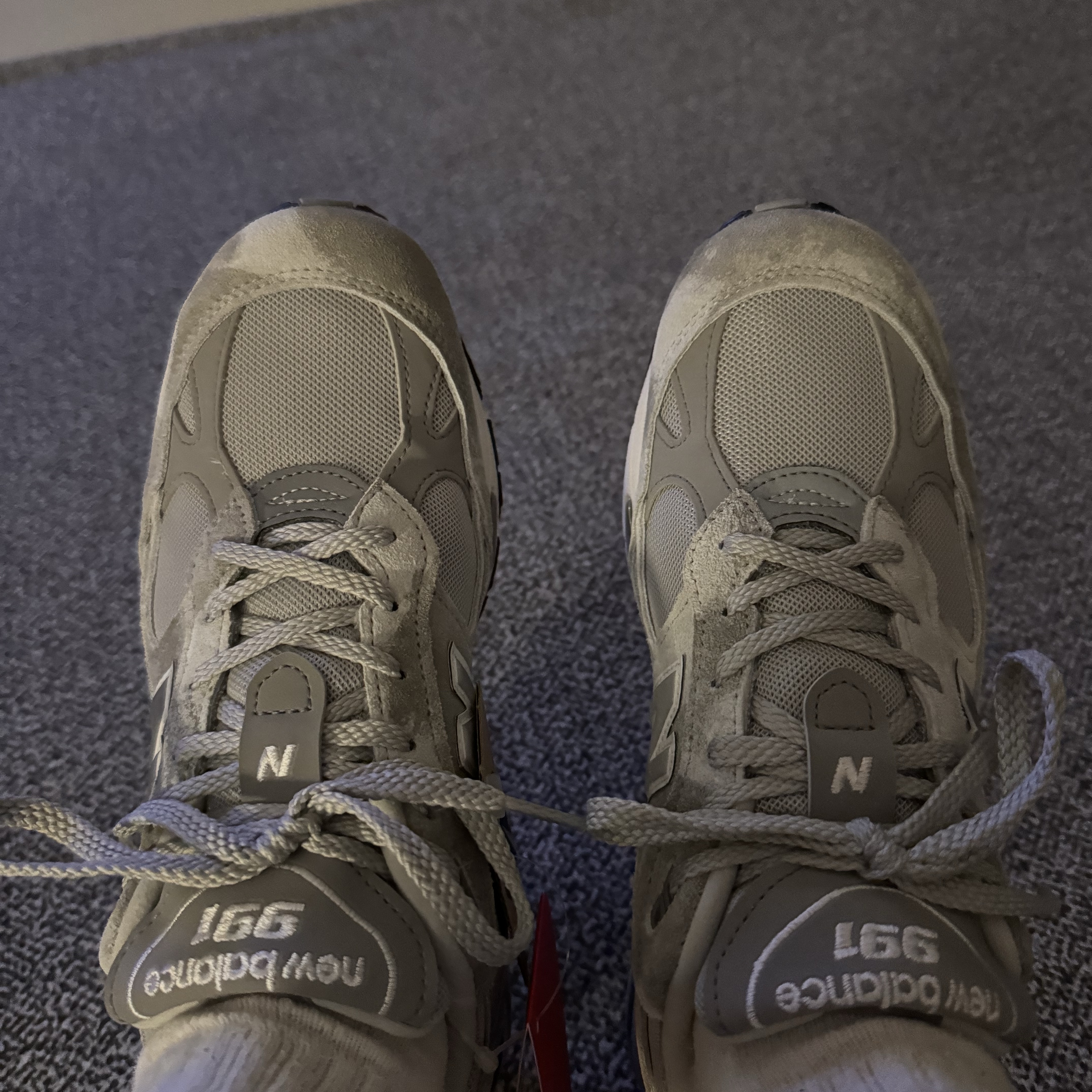 New Balance 991 Made in UK Washed Grey 착용 스타일