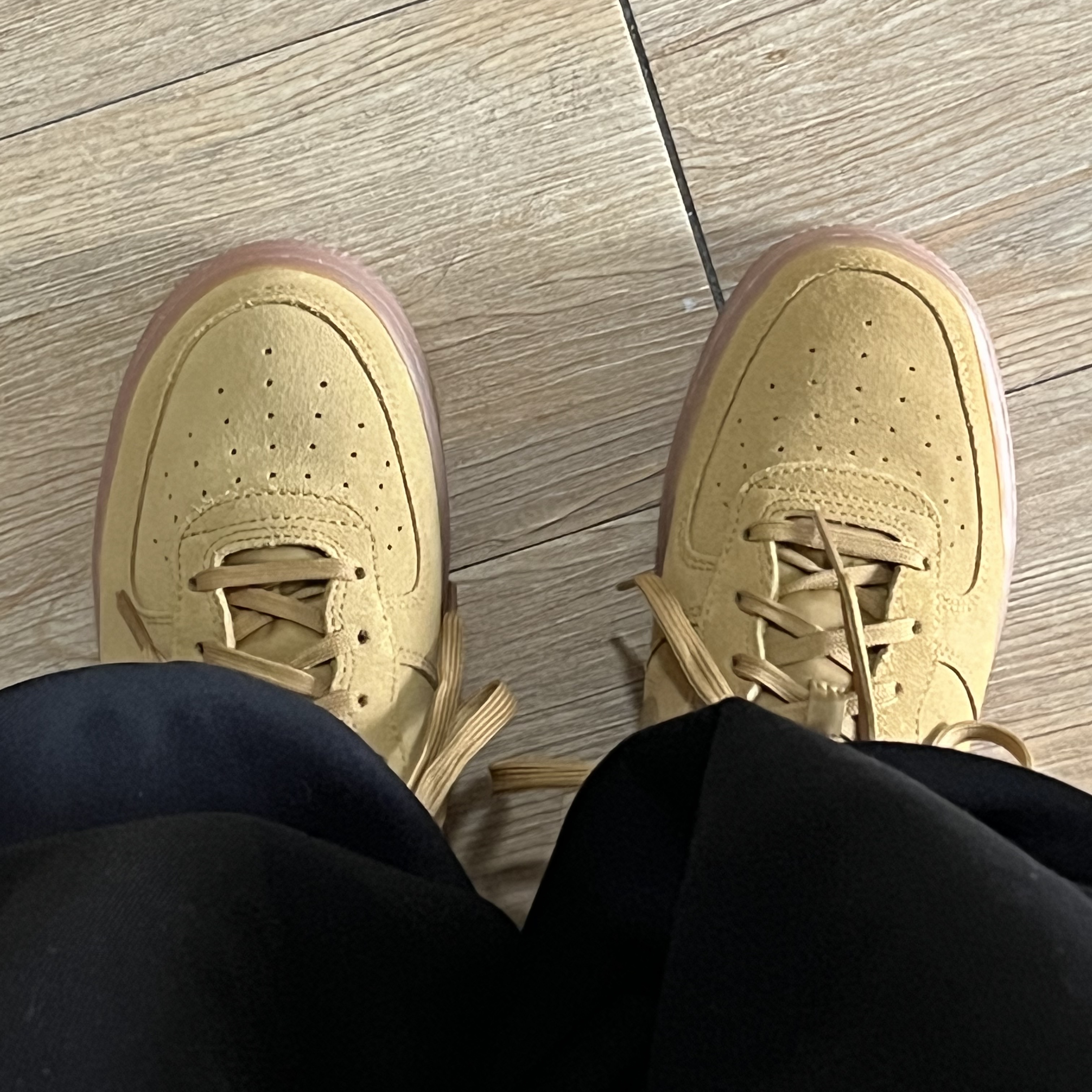 (GS) Nike Air Force 1 LV8 3 Wheat 착용 스타일