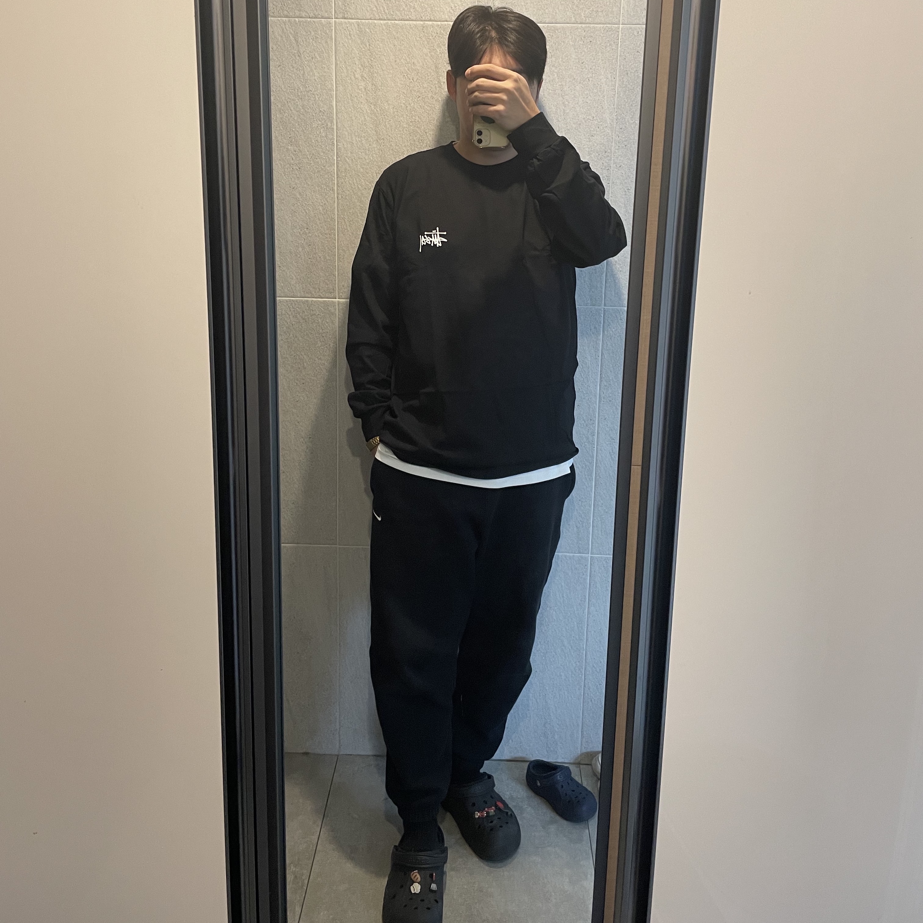 Stussy Basic Stussy LS T-Shirt Black 2022 착용 스타일 - 2