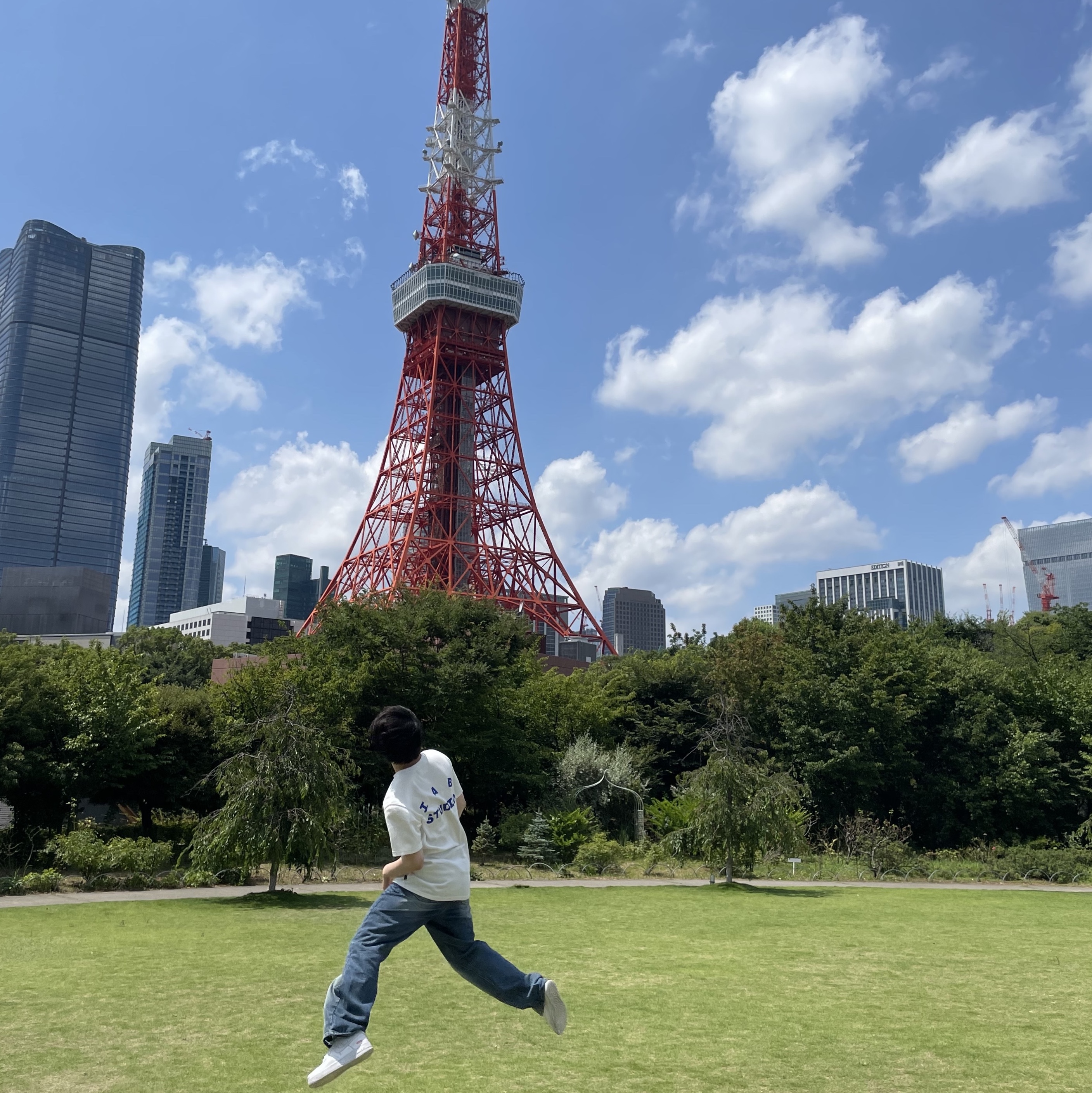 IAB Studio 10th Anniversary T-Shirt White 착용 스타일
