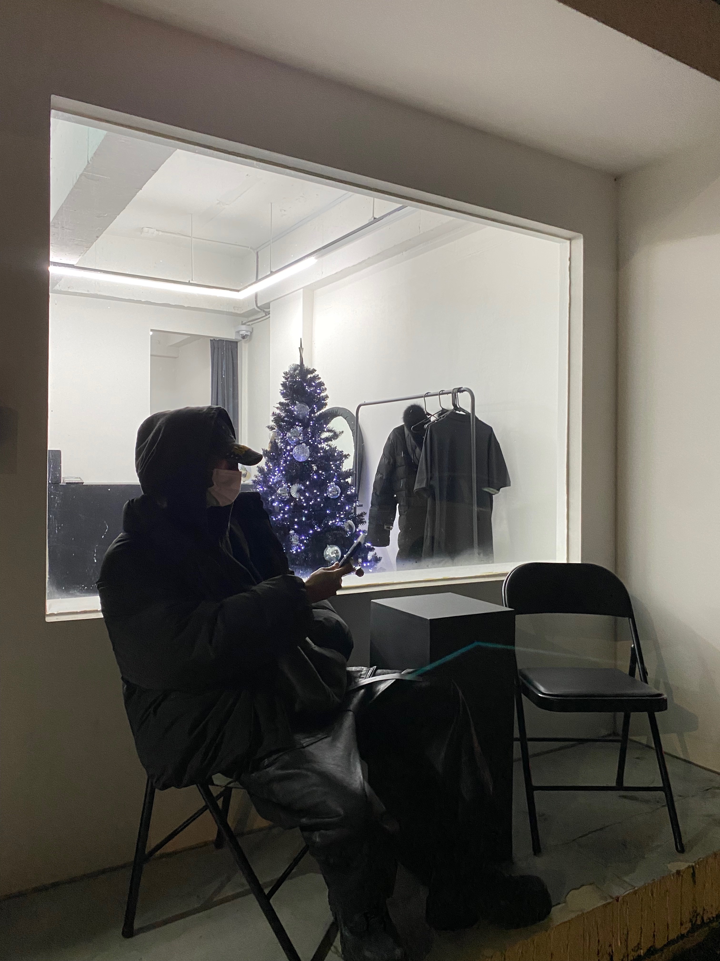 Undermycar Mu.11 Anti Fxxking Logo Play Oversized Pigment Hood Zip-up Gray, Project G/R Coated Backward Denim Pants Black 착용 스타일 - 3