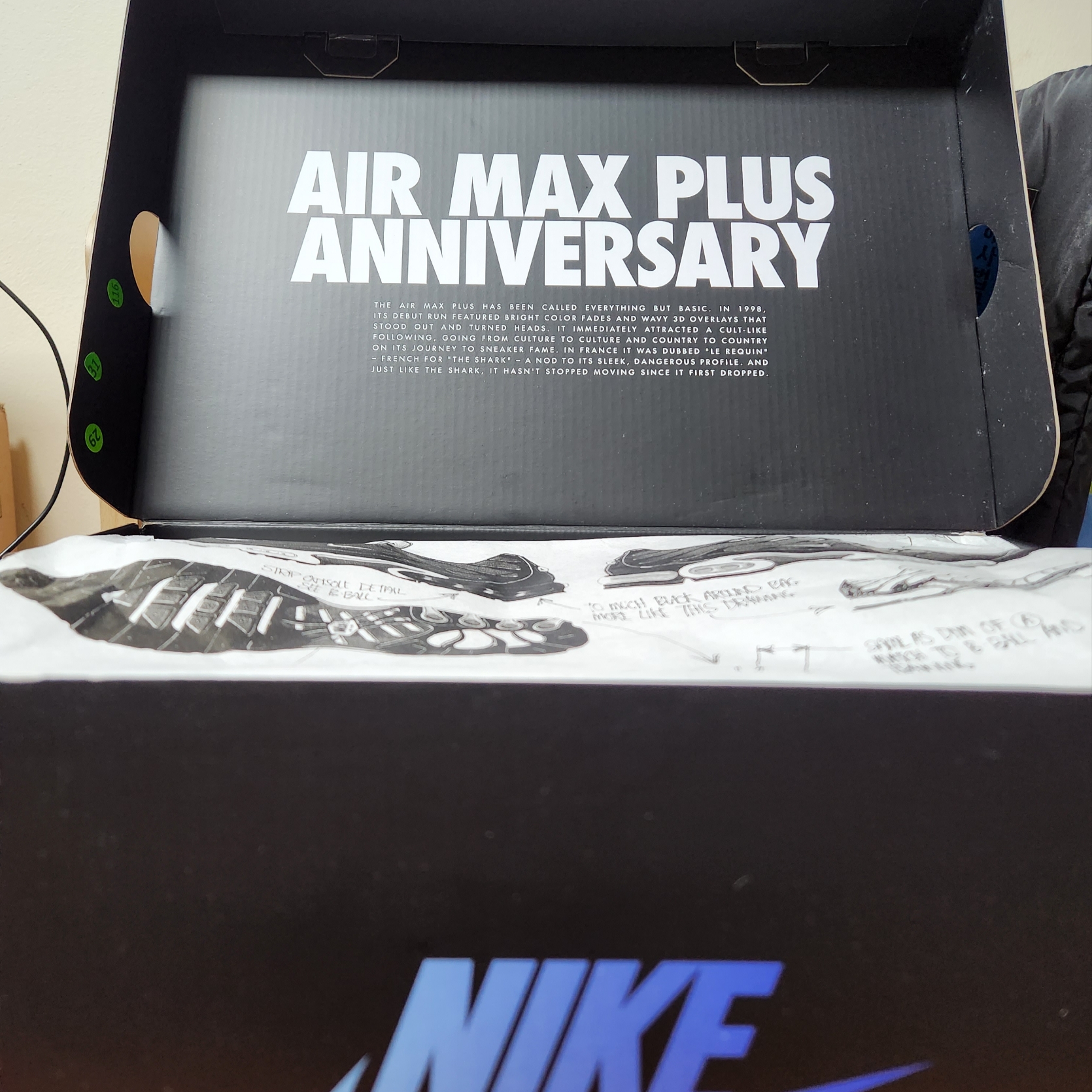 Nike Air Max Plus 25th Anniversary Black Varsity Red 착용 스타일 - 2