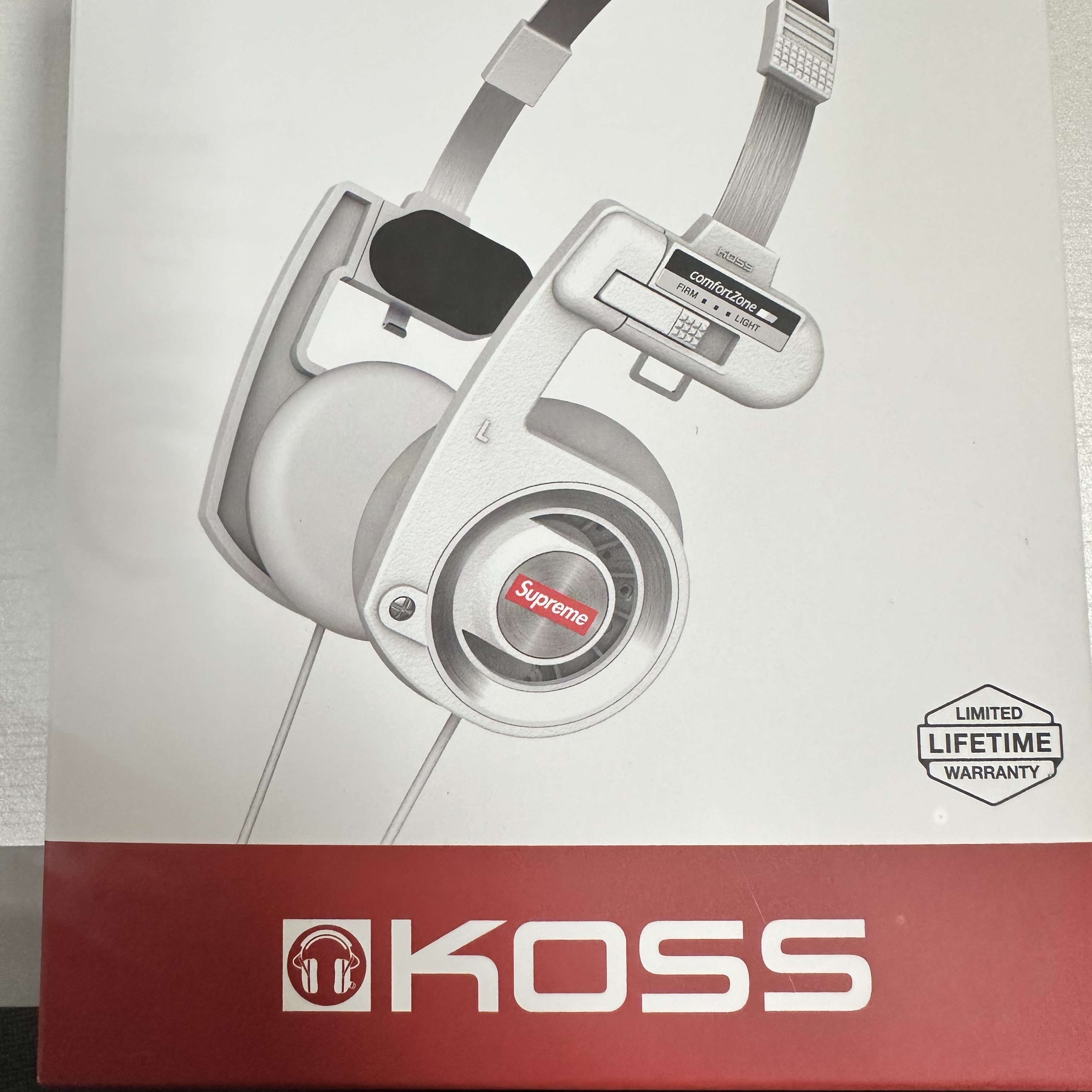 Supreme x Koss Portapro Headphones White - 23FW 착용 스타일