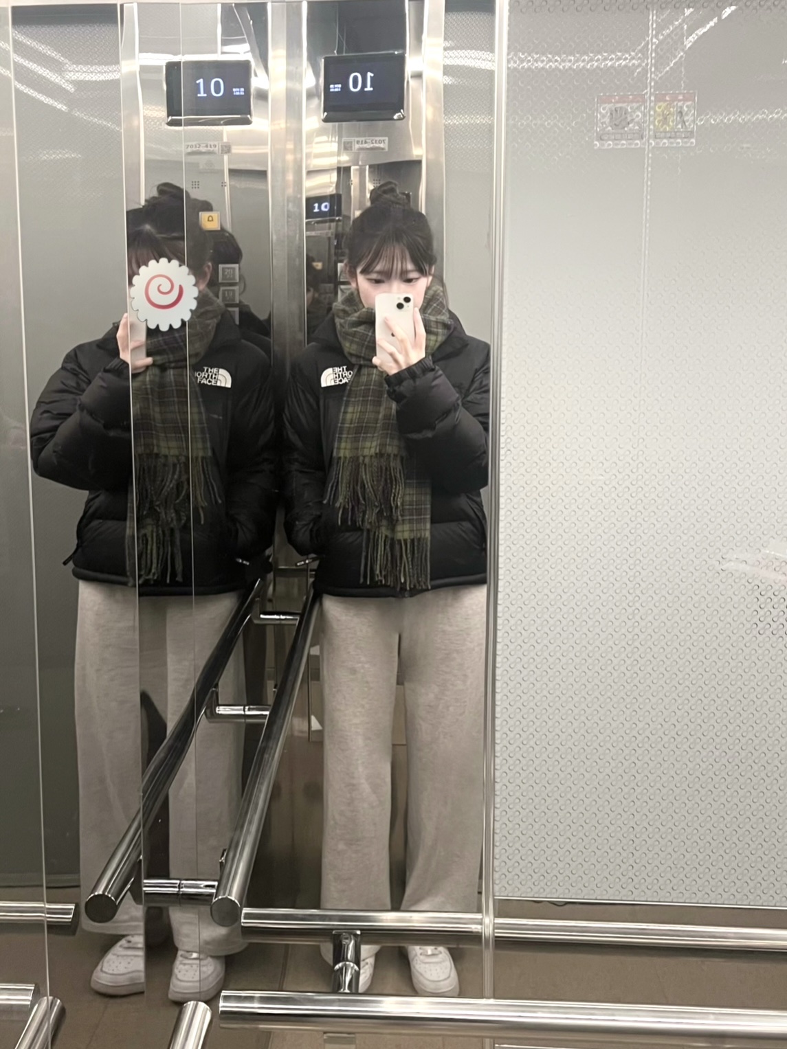 The North Face 1996 Retro Nuptse Jacket Black 착용 스타일
