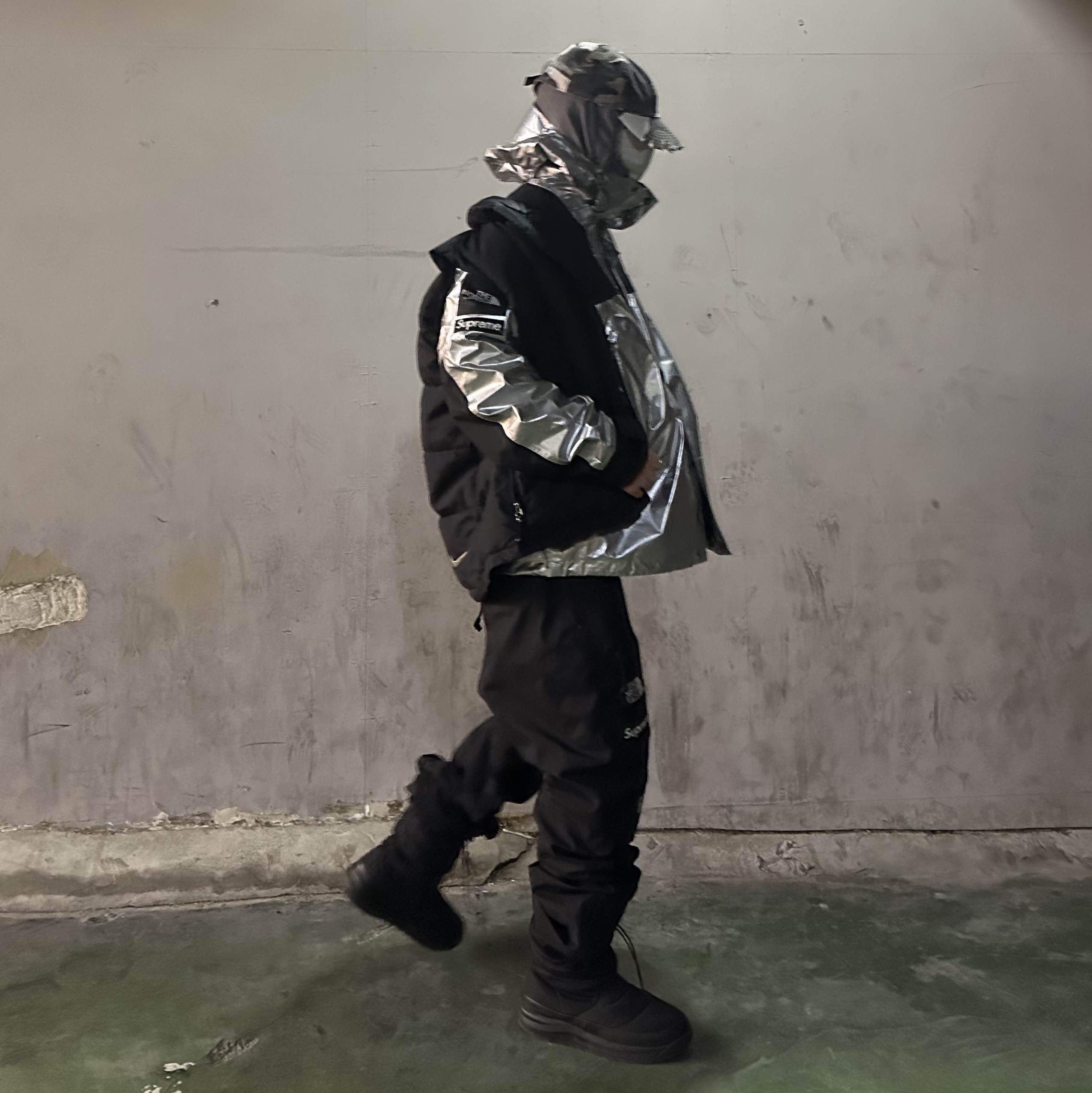 Supreme x The North Face Metallic Mountain Parka Silver - 18SS, Project G/R Crashed Cap City Camo 착용 스타일 - 4