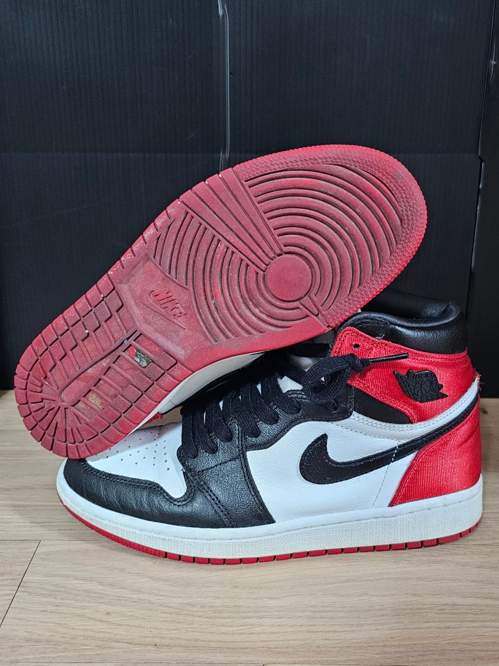 (W) Jordan 1 Retro High Satin Black Toe 착용 스타일 - 5