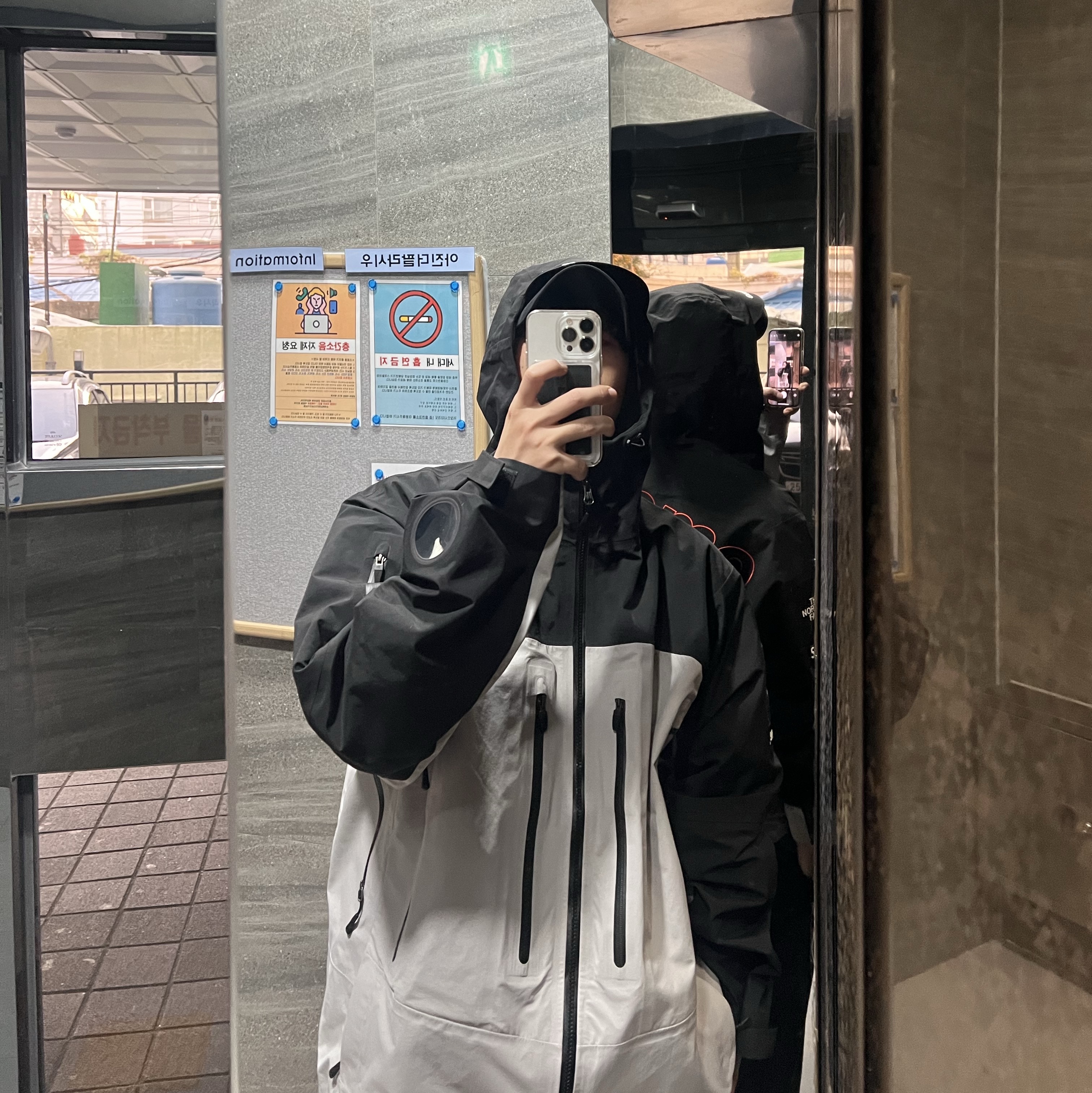 Supreme x The North Face Taped Seam Shell Jacket Grey - 22FW 착용 스타일 - 1