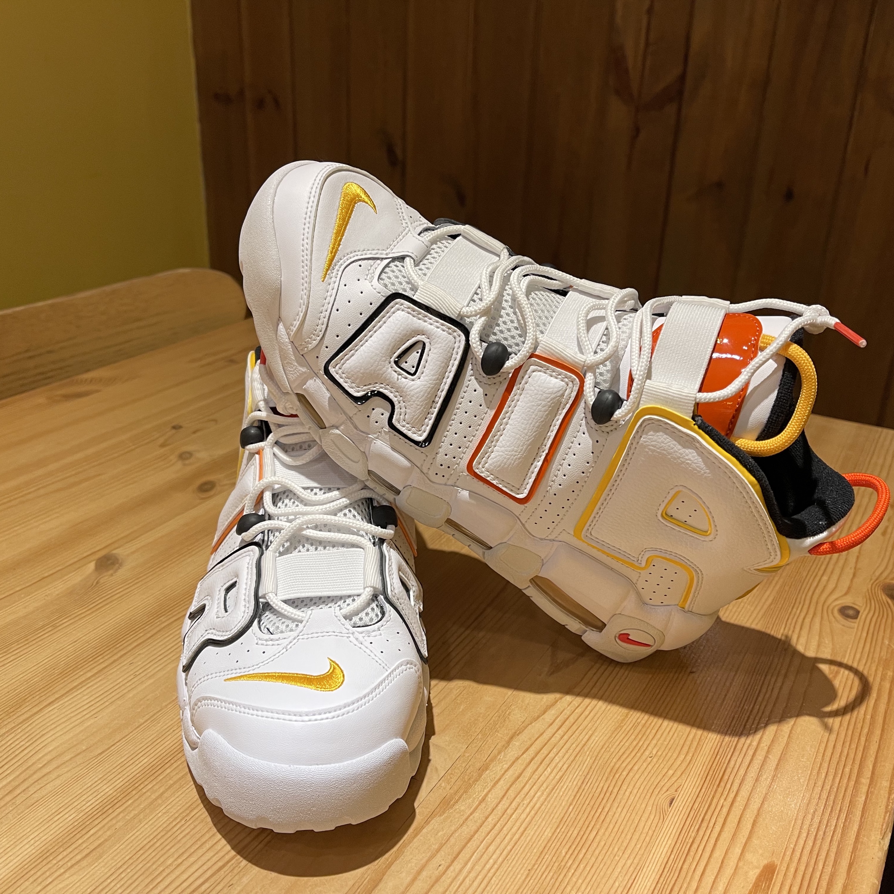 Nike Air More Uptempo Rayguns 착용 스타일 - 6