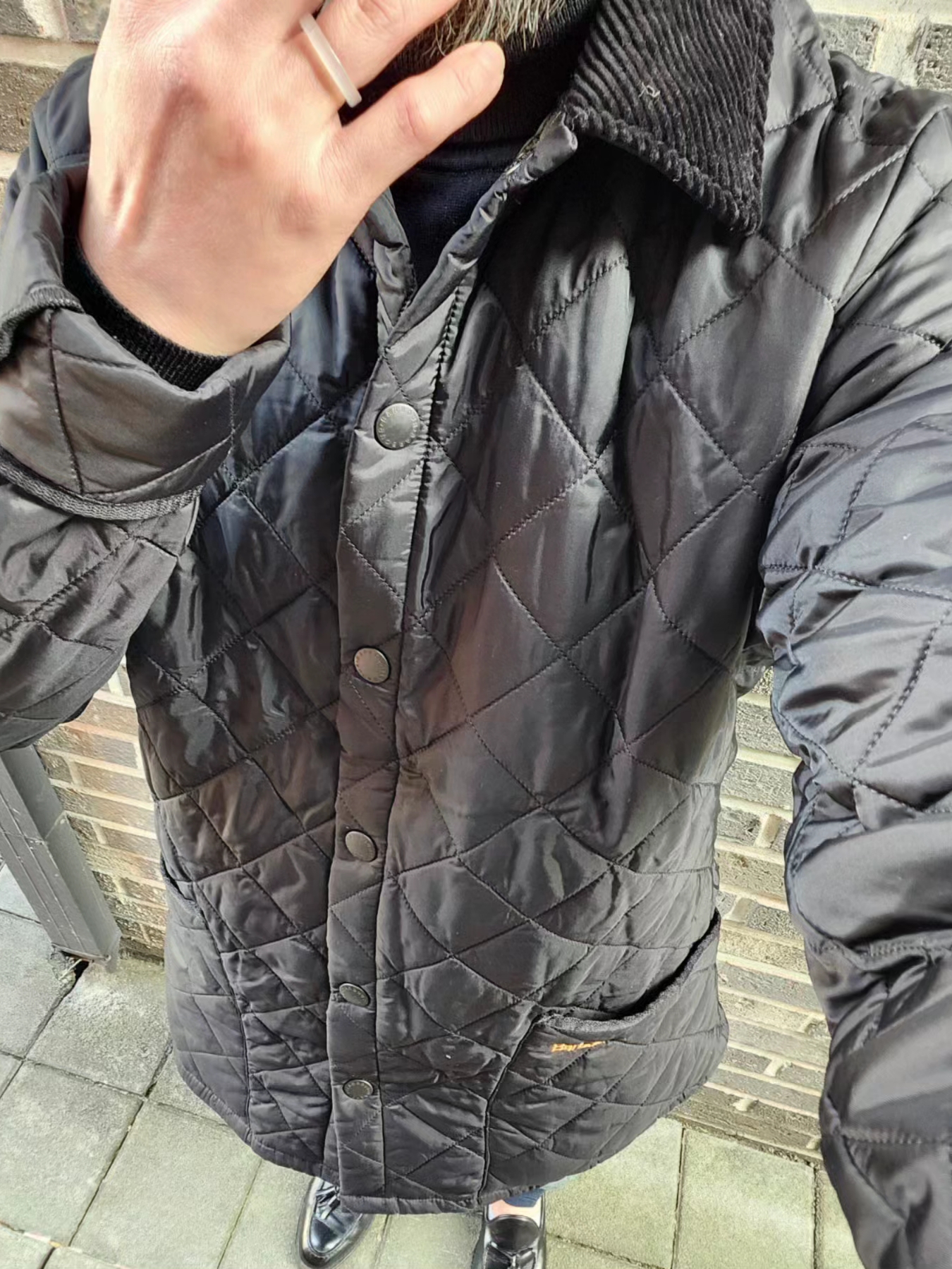 Barbour Heritage Liddesdale Quilted Jacket Black 착용 스타일 - 2