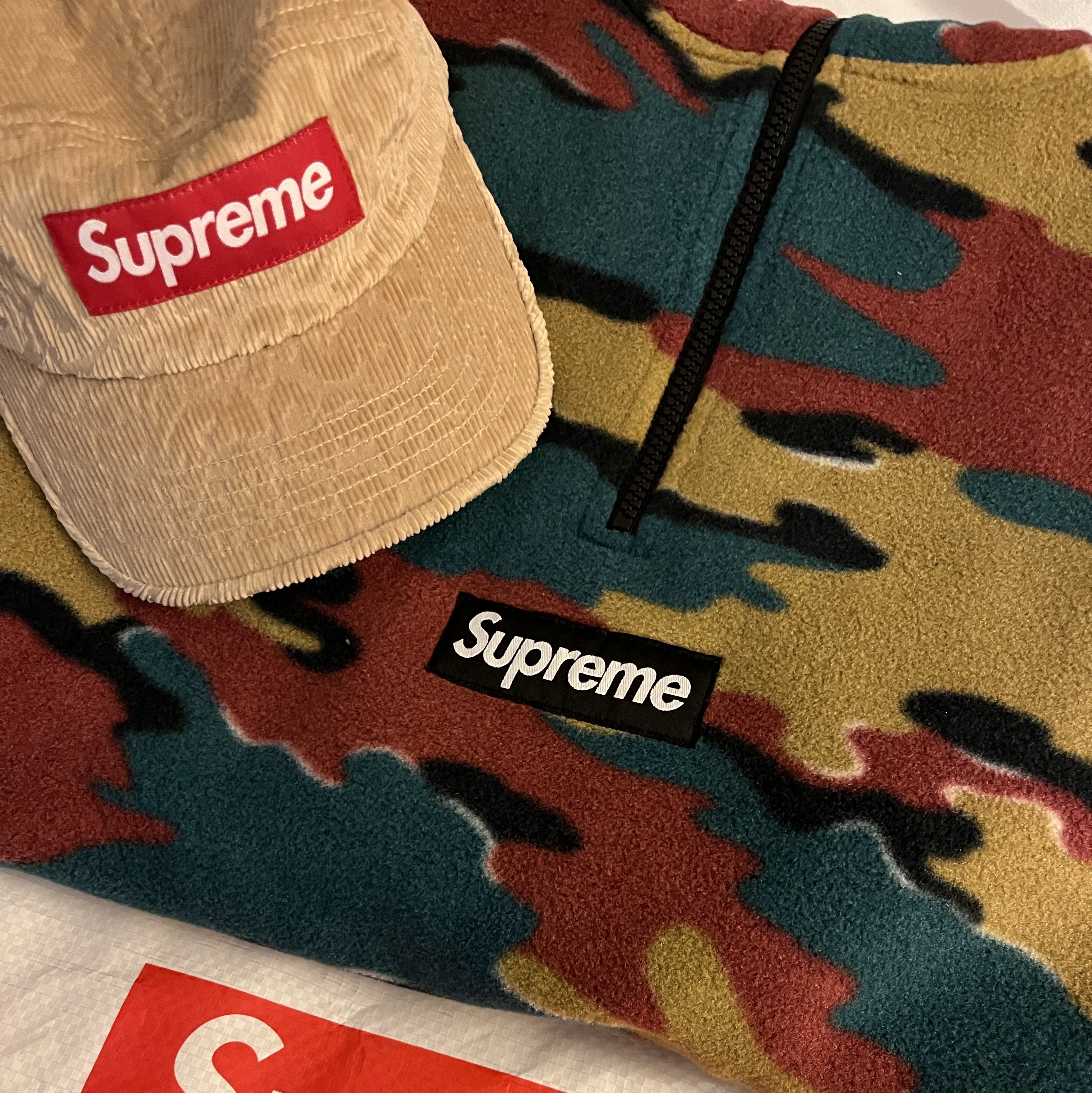 Supreme Polartec Facemask Half Zip Hooded Sweatshirt Camo - 23FW, Supreme Leopard Corduroy Camp Cap Beige - 23FW 착용 스타일 - 1