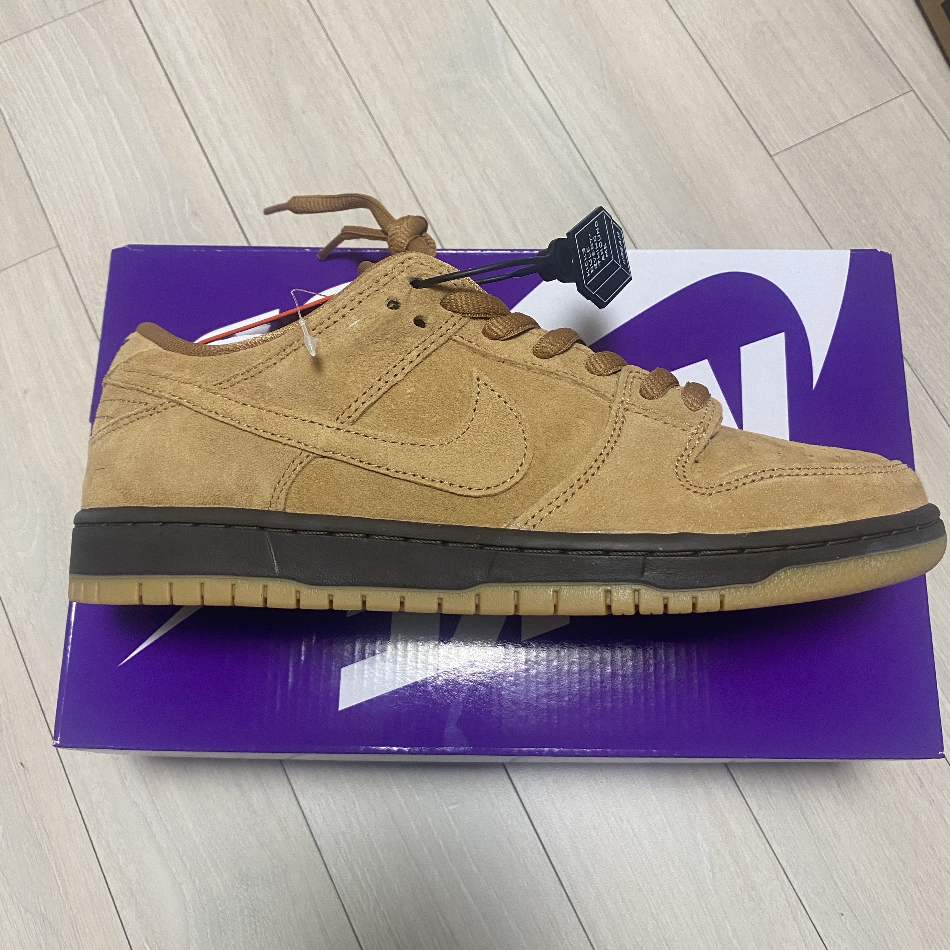 Nike SB Dunk Low Pro Wheat 2023 착용 스타일 - 1
