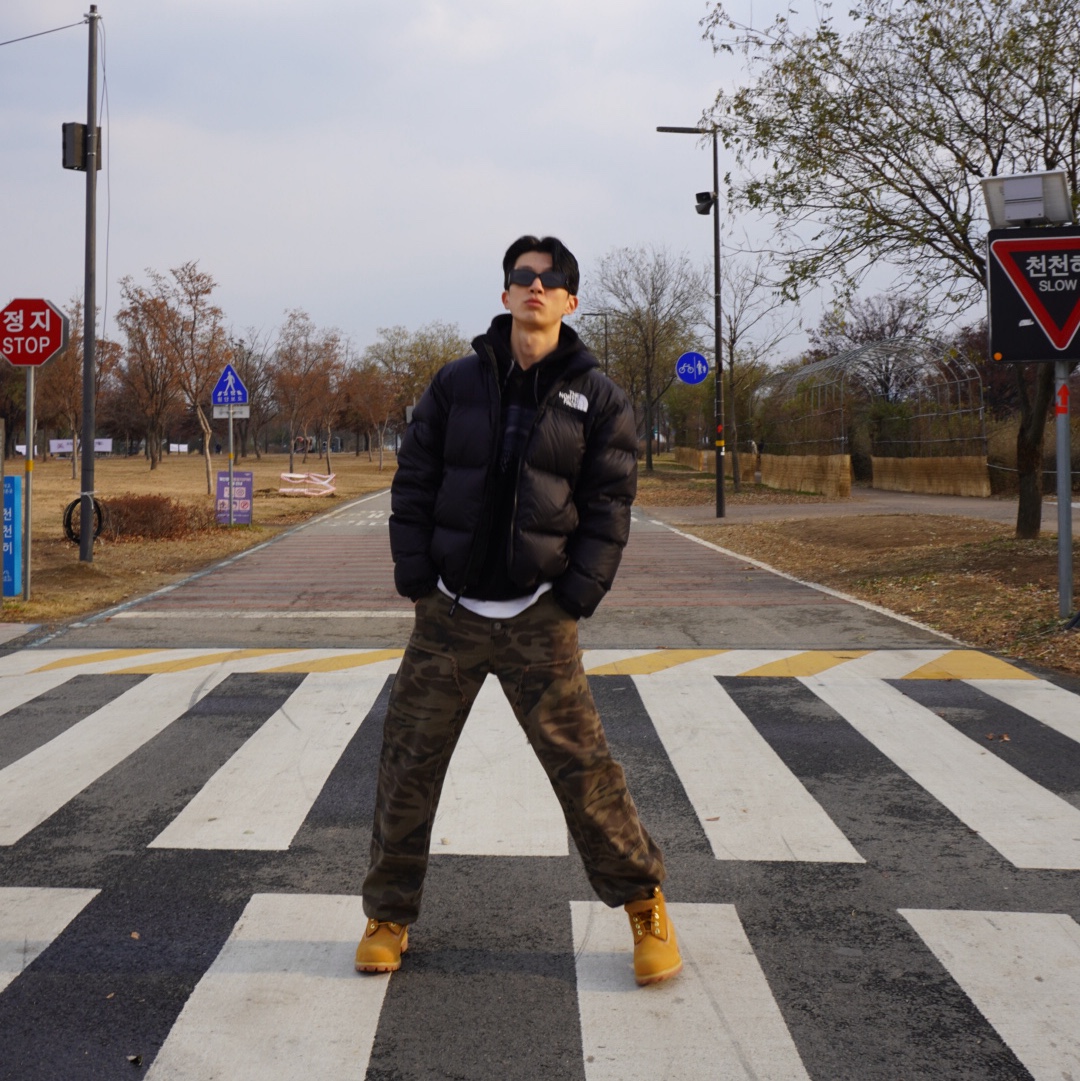 The North Face 1996 Eco Nuptse Jacket Black 착용 스타일