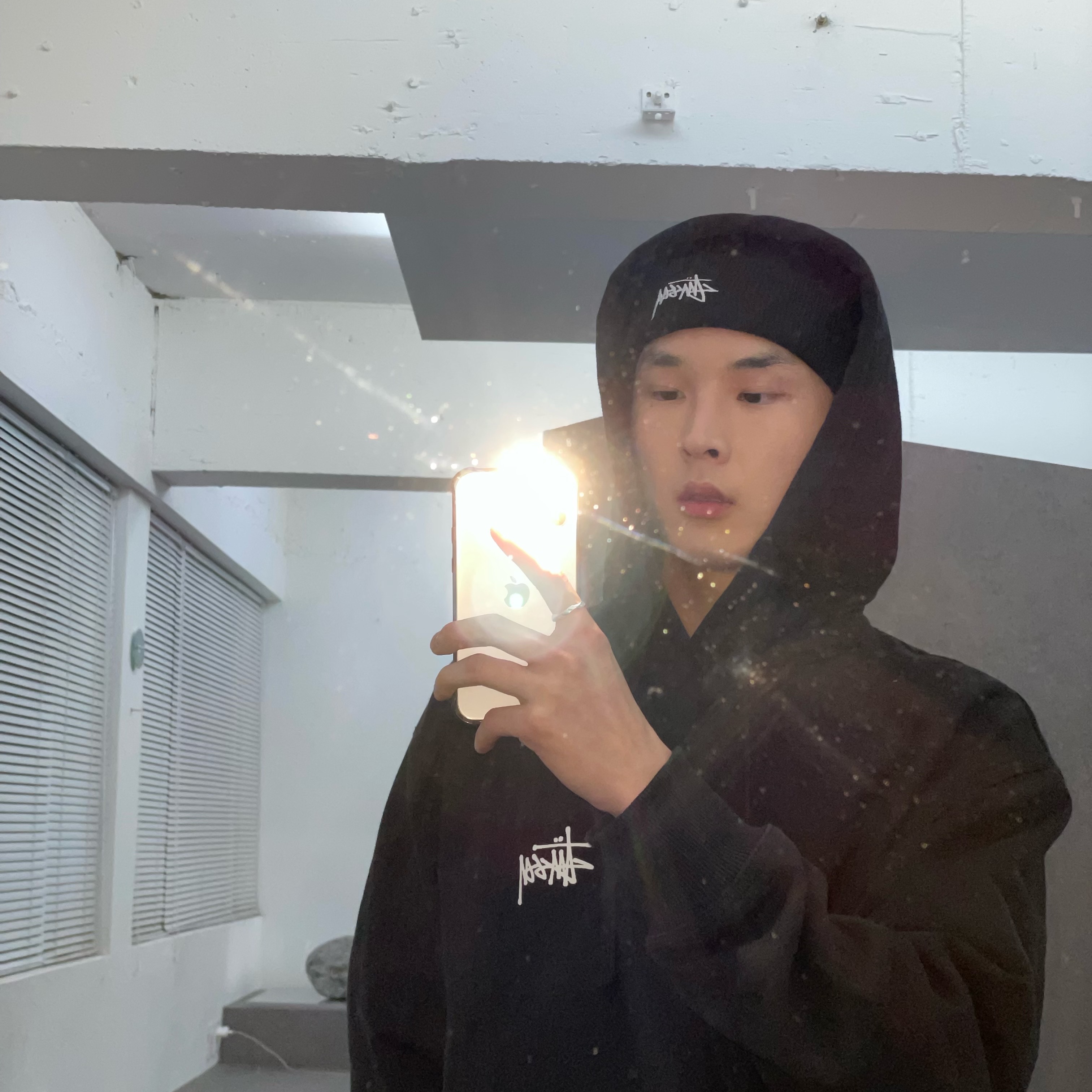 Stussy Stock Cuff Beanie Black, Stussy Basic Stussy Hoodie Black 2023 착용 스타일 - 2