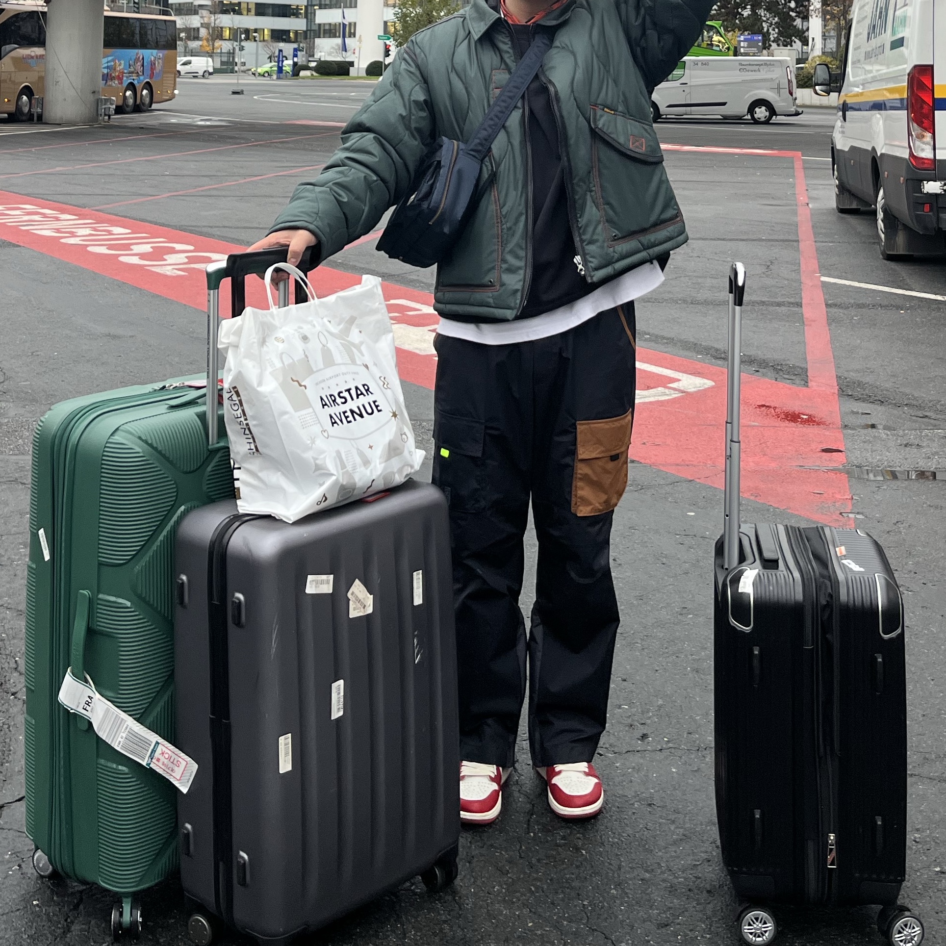 Jordan 1 Retro High OG Chicago 2022, Diesel J-Matt Reversible Zipped Bomber Jacket Military Green 착용 스타일