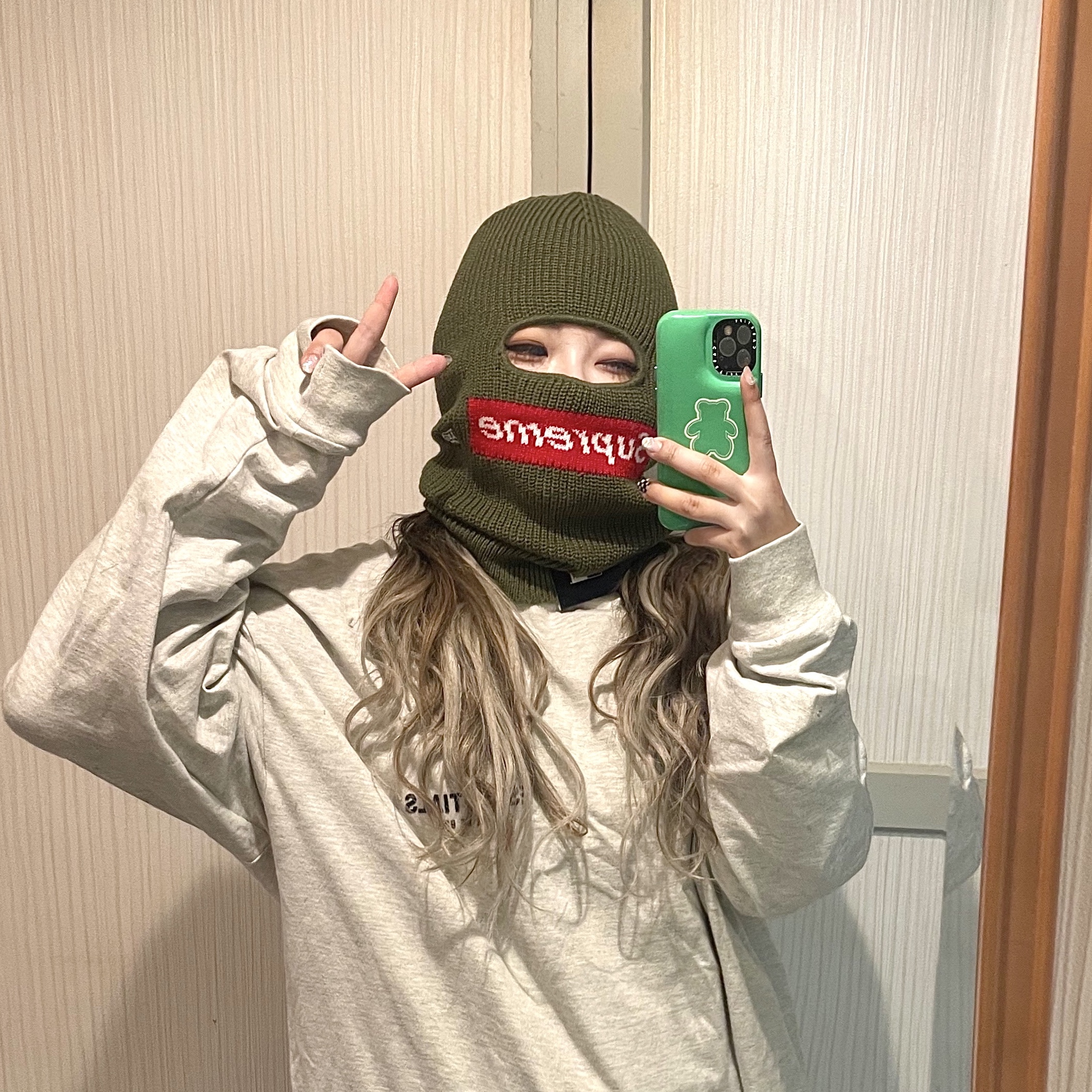 Supreme New Era Box Logo Balaclava Olive - 22FW, Essentials The Core Collection Long Sleeve T-Shirt Light Oatmeal 착용 스타일