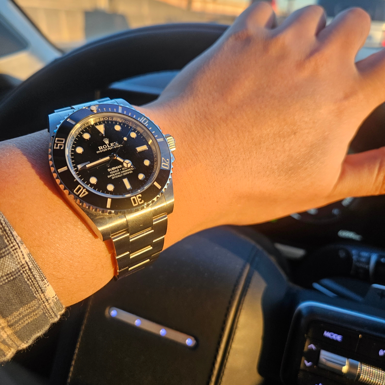 Rolex Submariner 41mm 124060 Black Oyster 착용 스타일