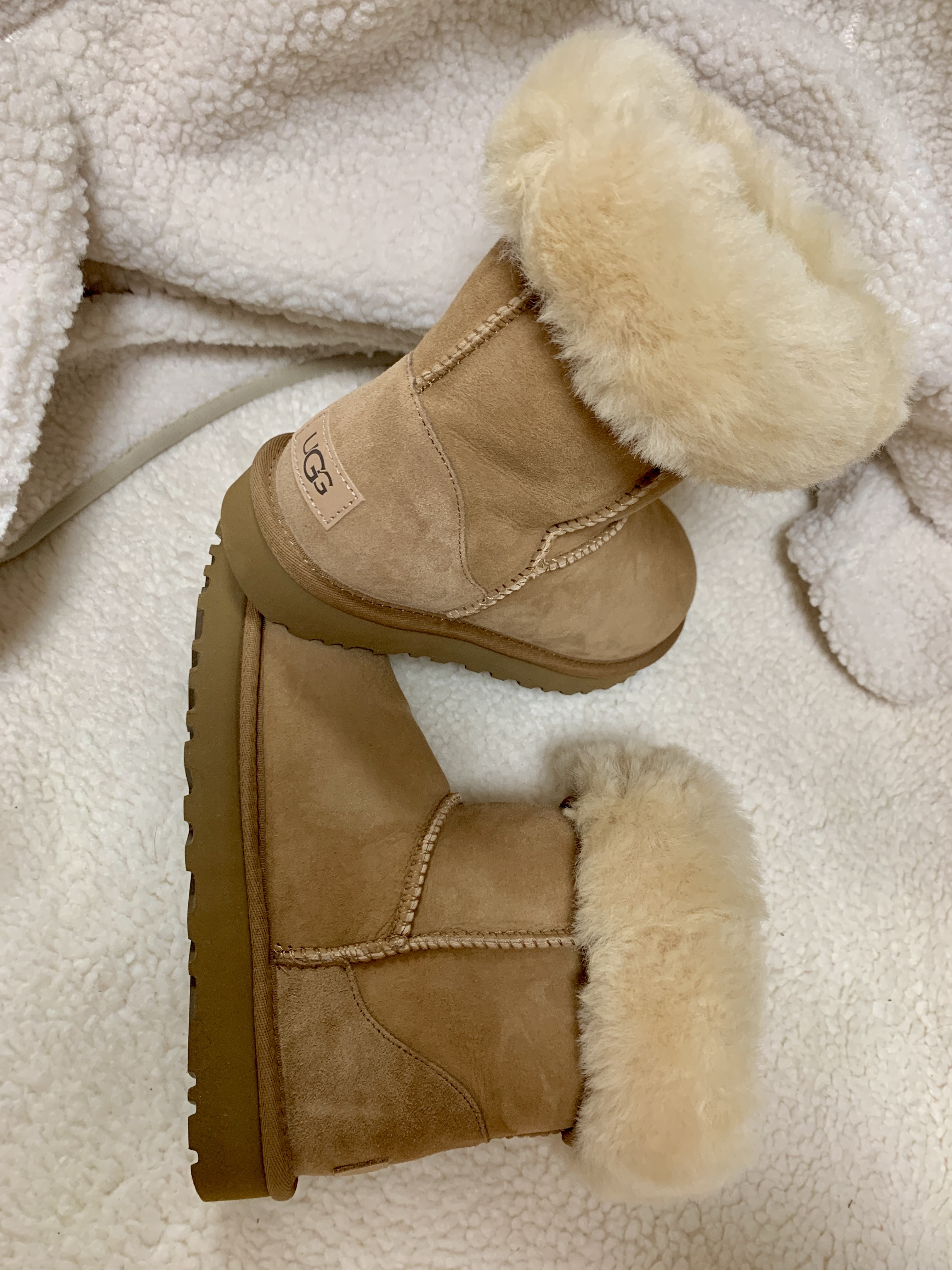(W) UGG Classic Short II Boots Chestnut 착용 스타일 - 5