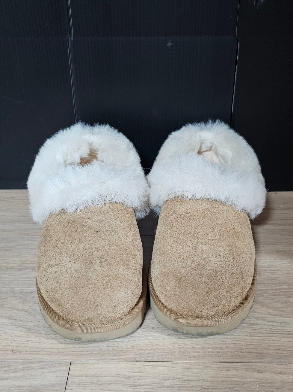 (W) UGG Nita Slipper Chestnut 착용 스타일 - 1