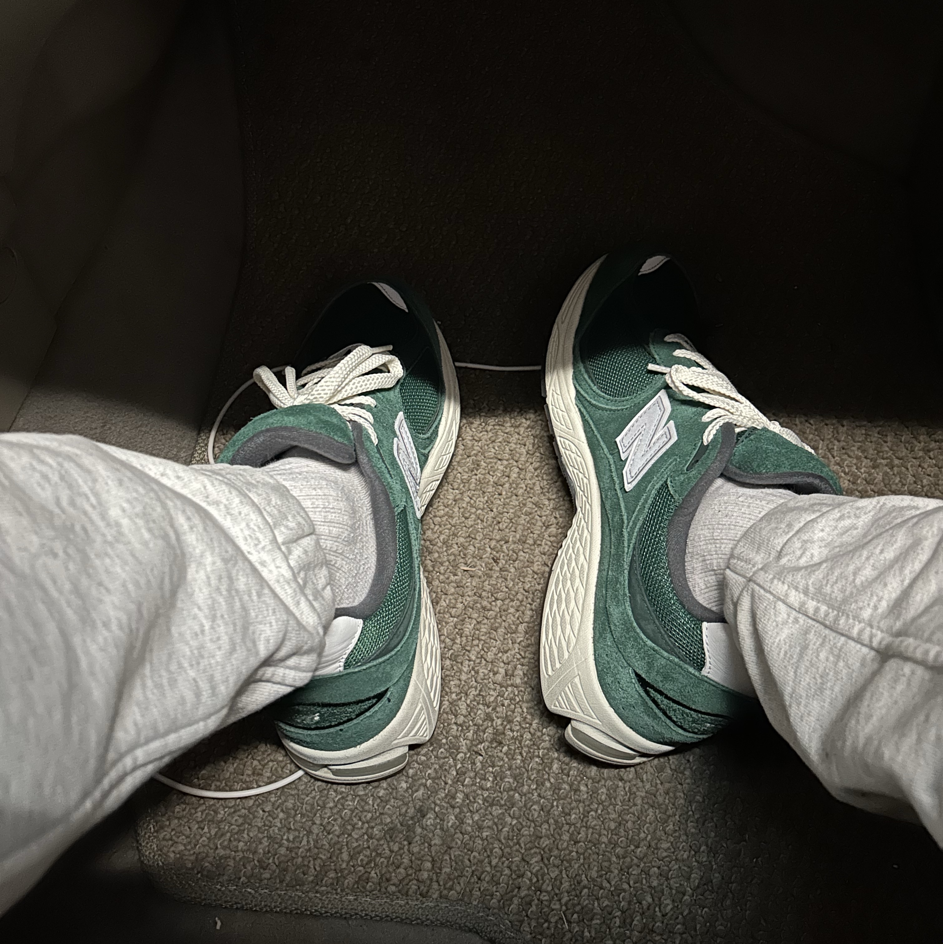 New Balance 2002R Nightwatch Green 착용 스타일