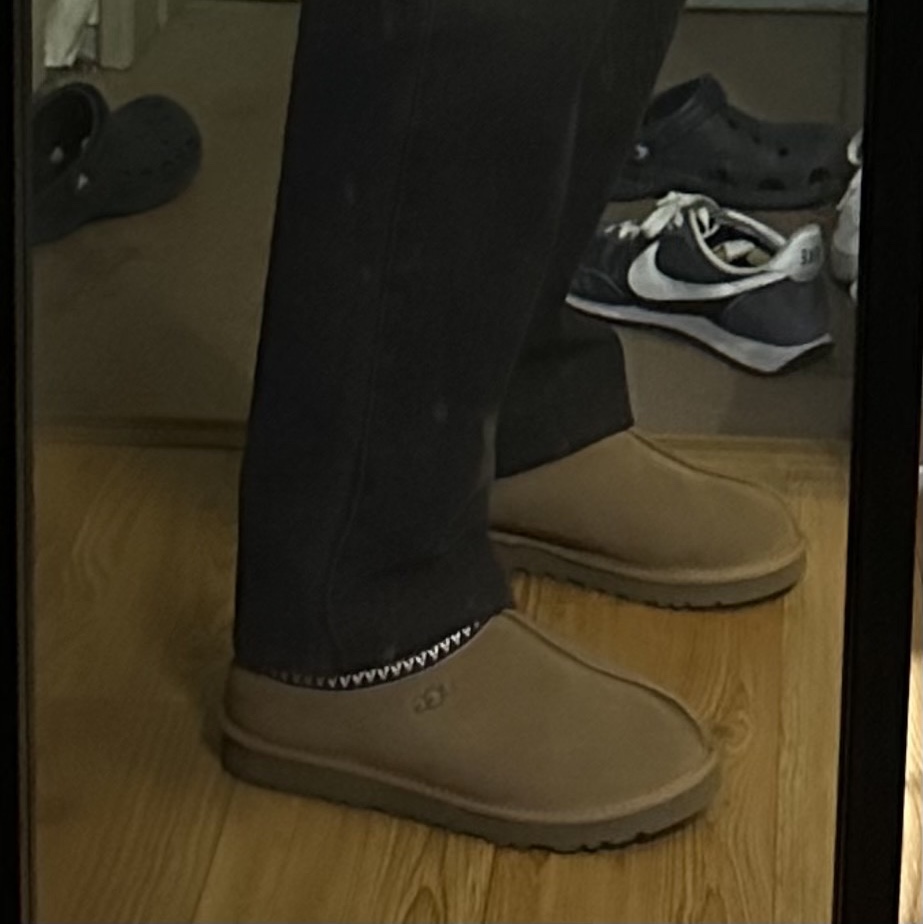 UGG Tasman Slipper Chestnut 착용 스타일