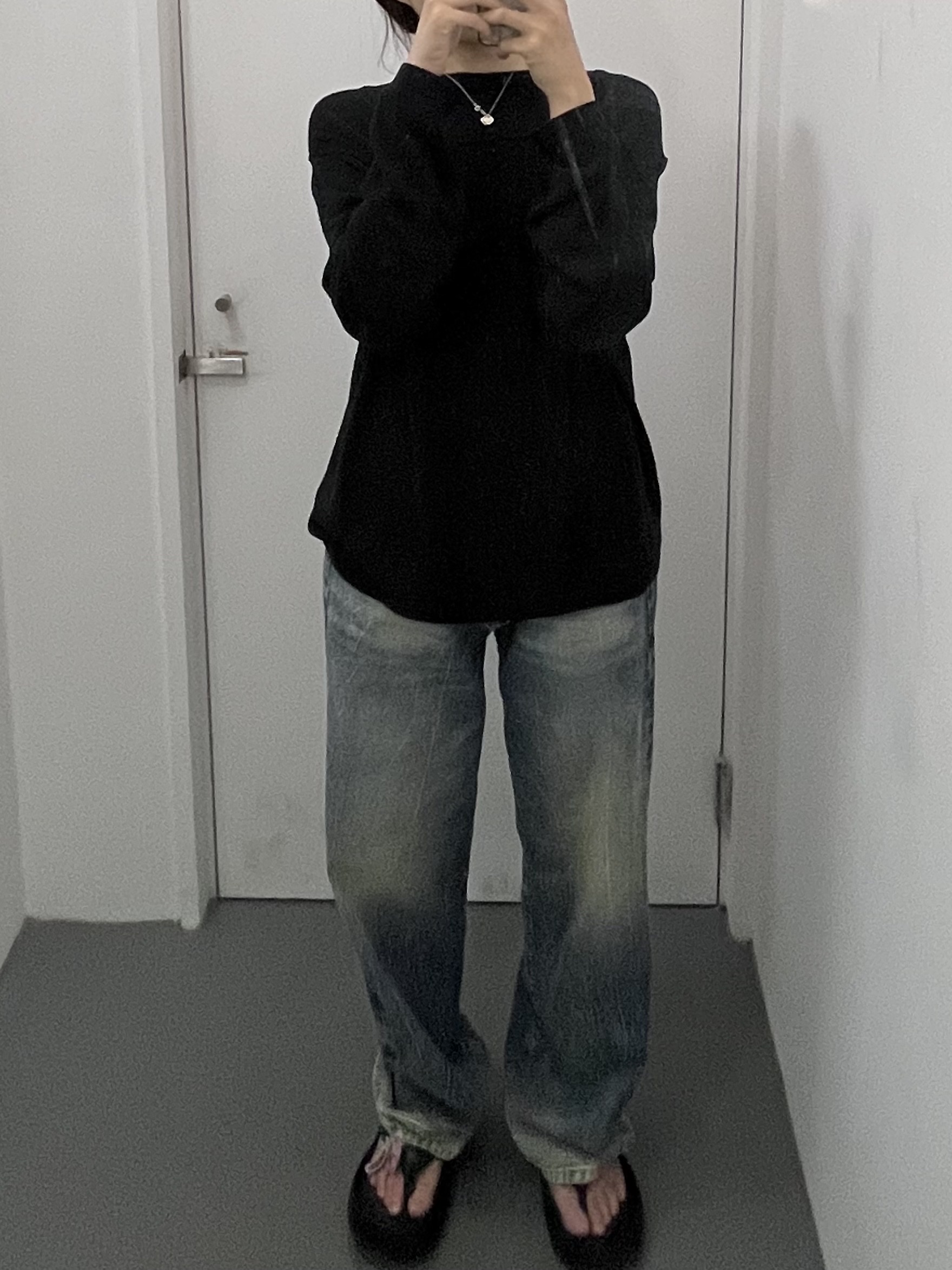 Stussy Football Sweater Black, Taw&Toe x Low Classic Platform Flip Flop Black 착용 스타일