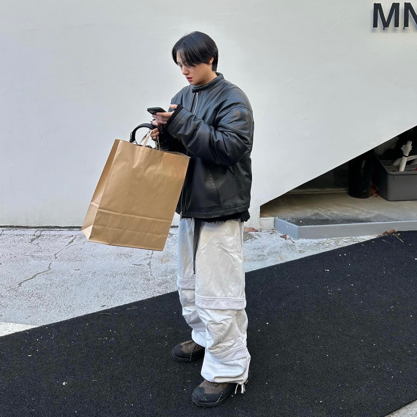 Farfromwhat Far Layered Work Pants White, Roa Hiking Katharina Brown 착용 스타일